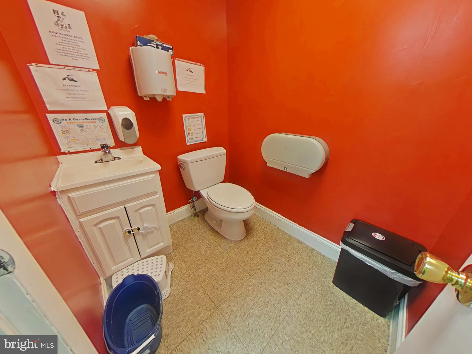 GERMANTOWN - Commercial Sale