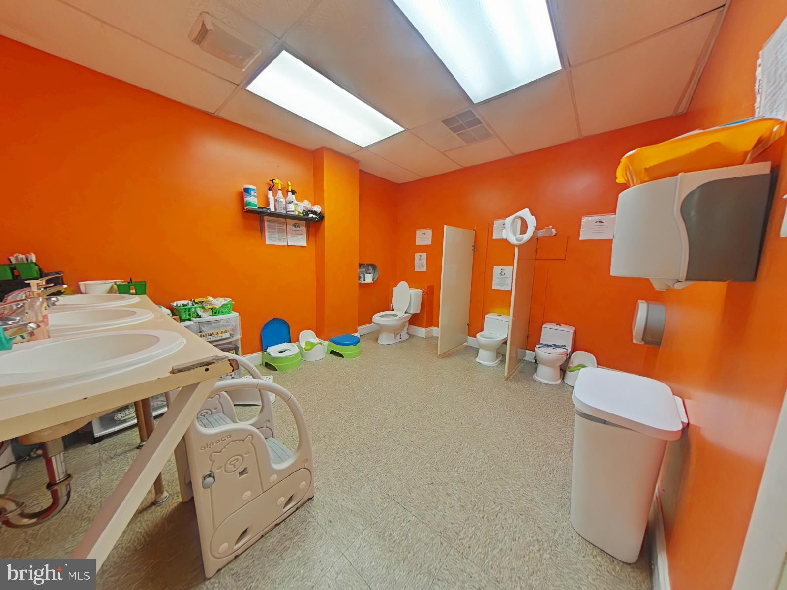 GERMANTOWN - Commercial Sale