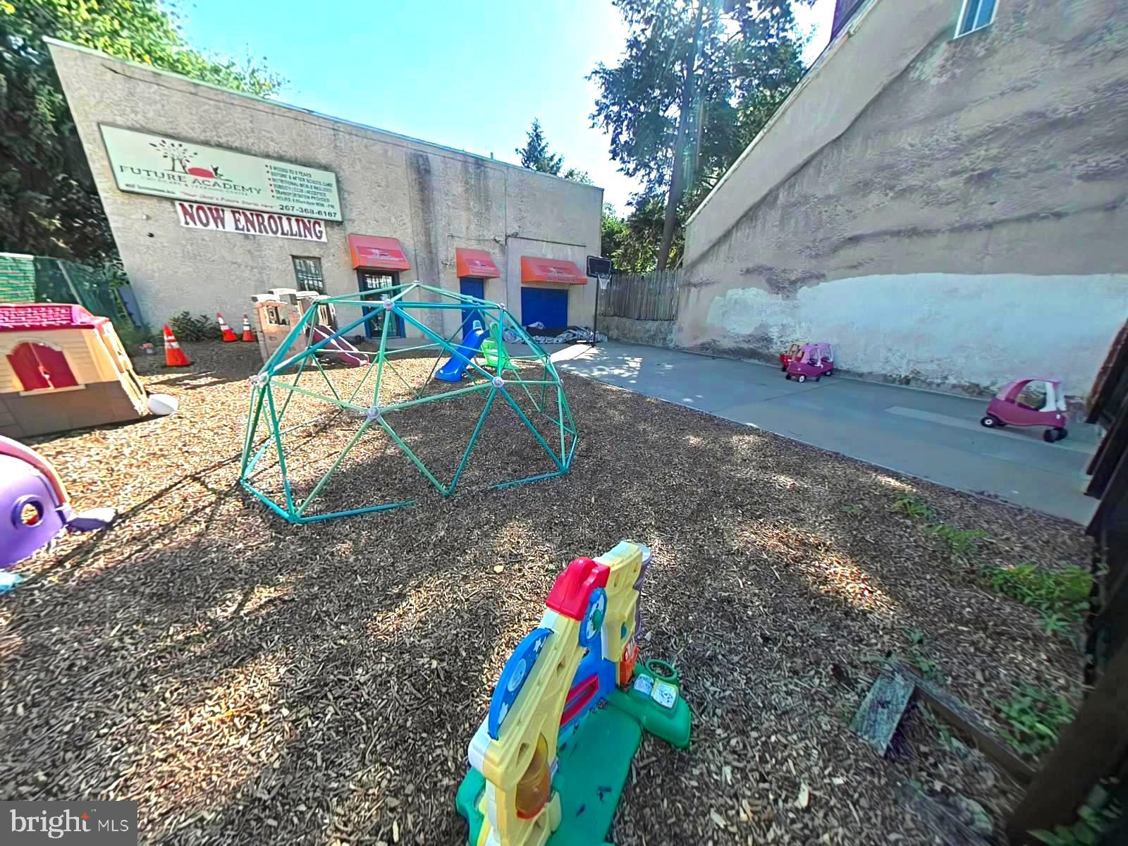 GERMANTOWN - Commercial Sale