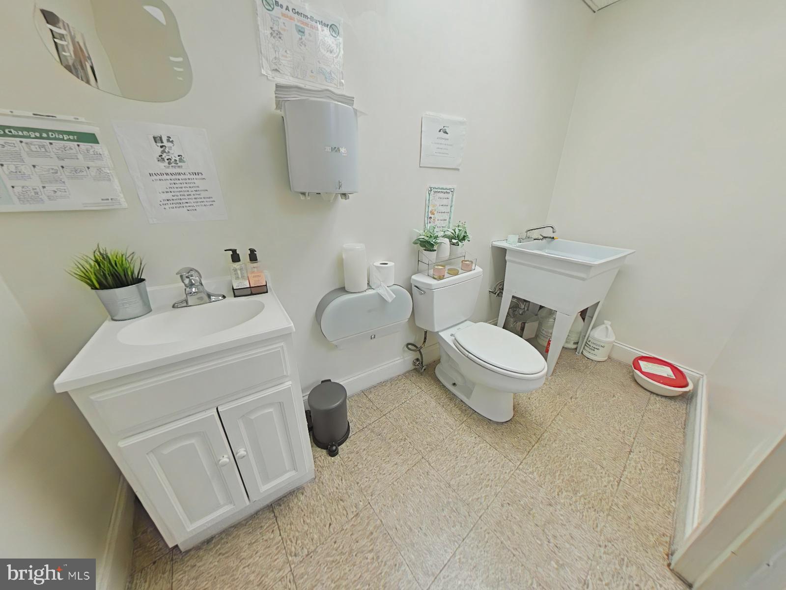 GERMANTOWN - Commercial Sale