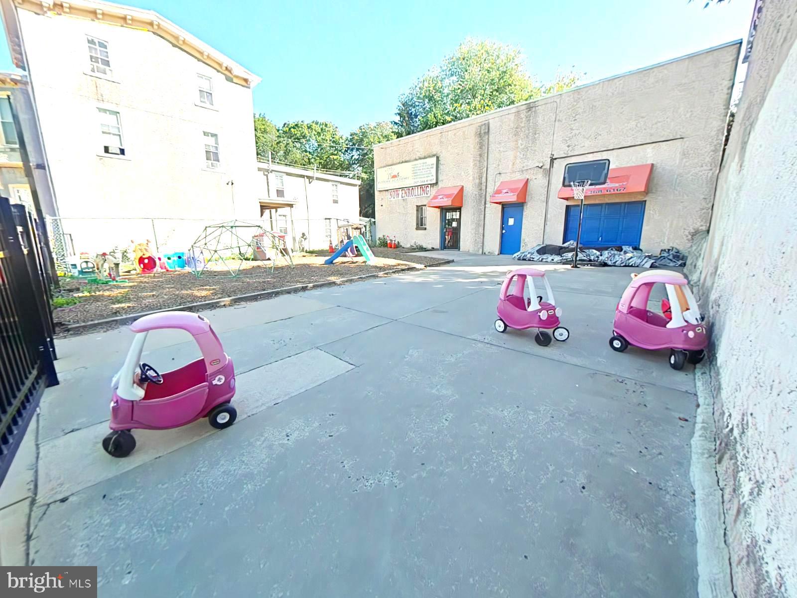 GERMANTOWN - Commercial Sale