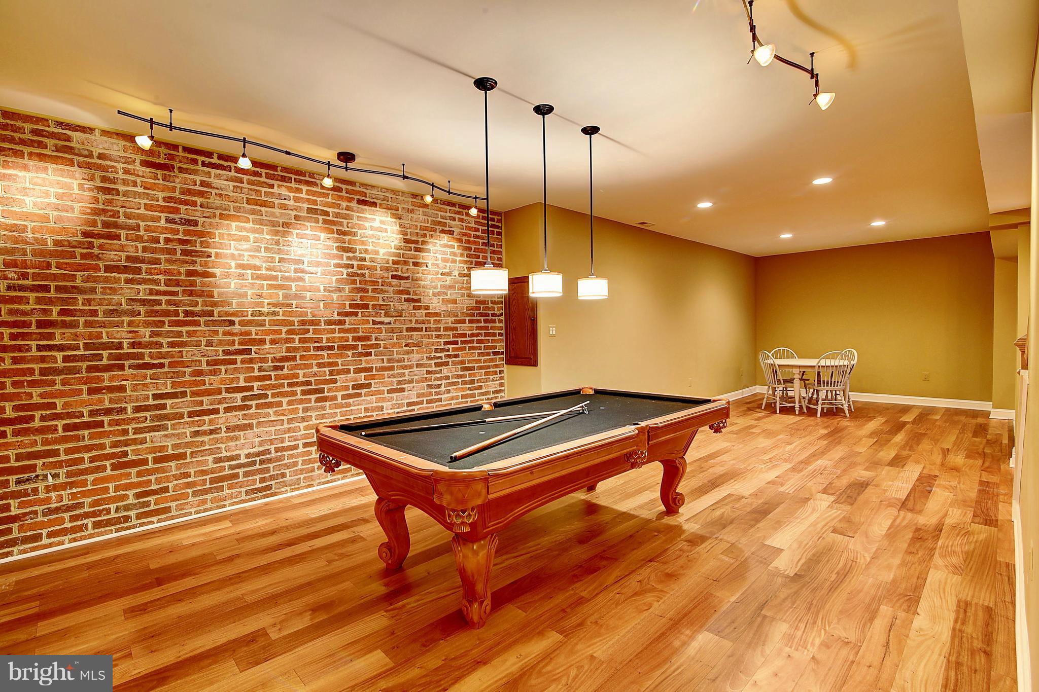 WINDSOR KNOLLS - Residential