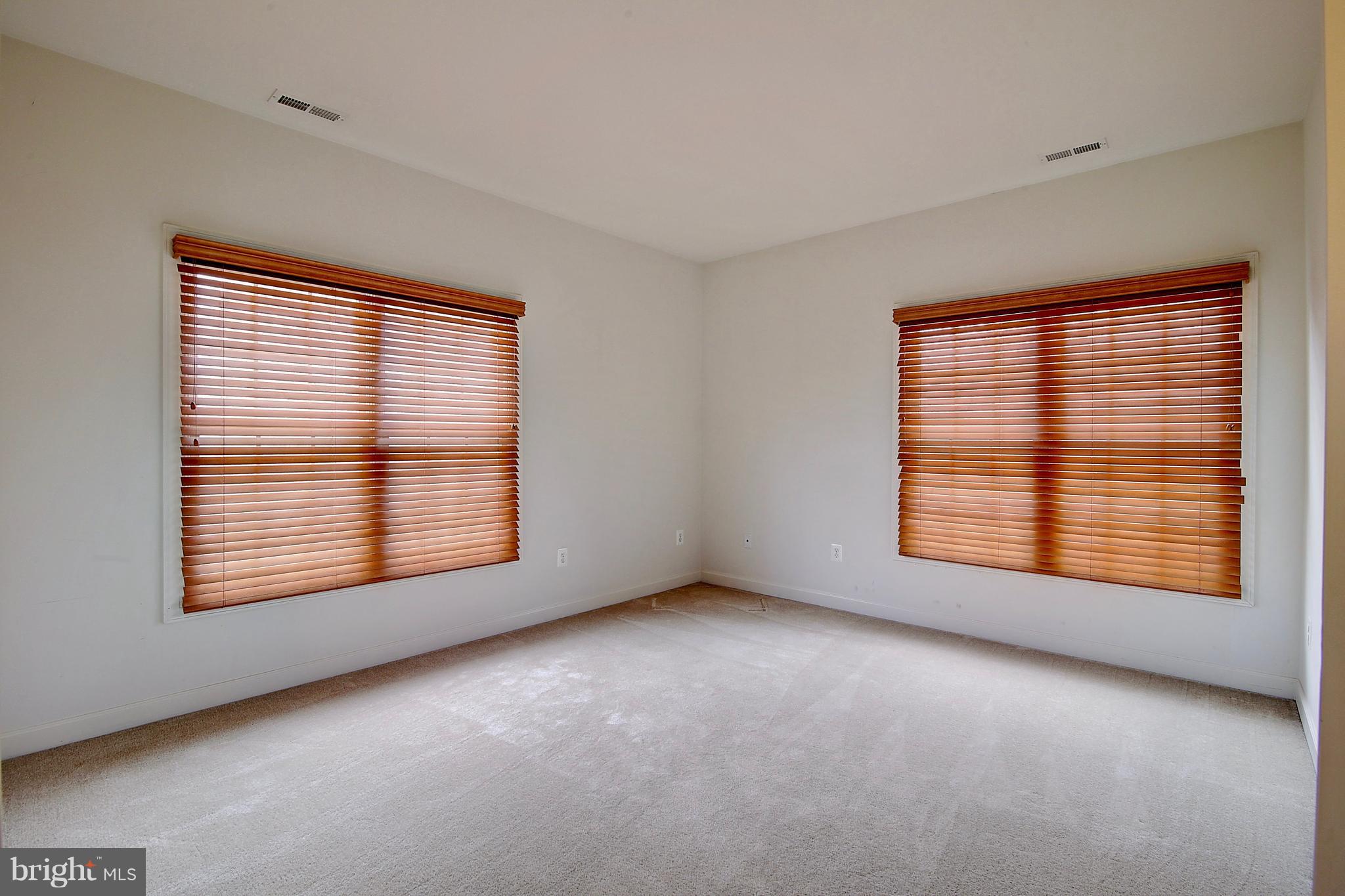 WINDSOR KNOLLS - Residential