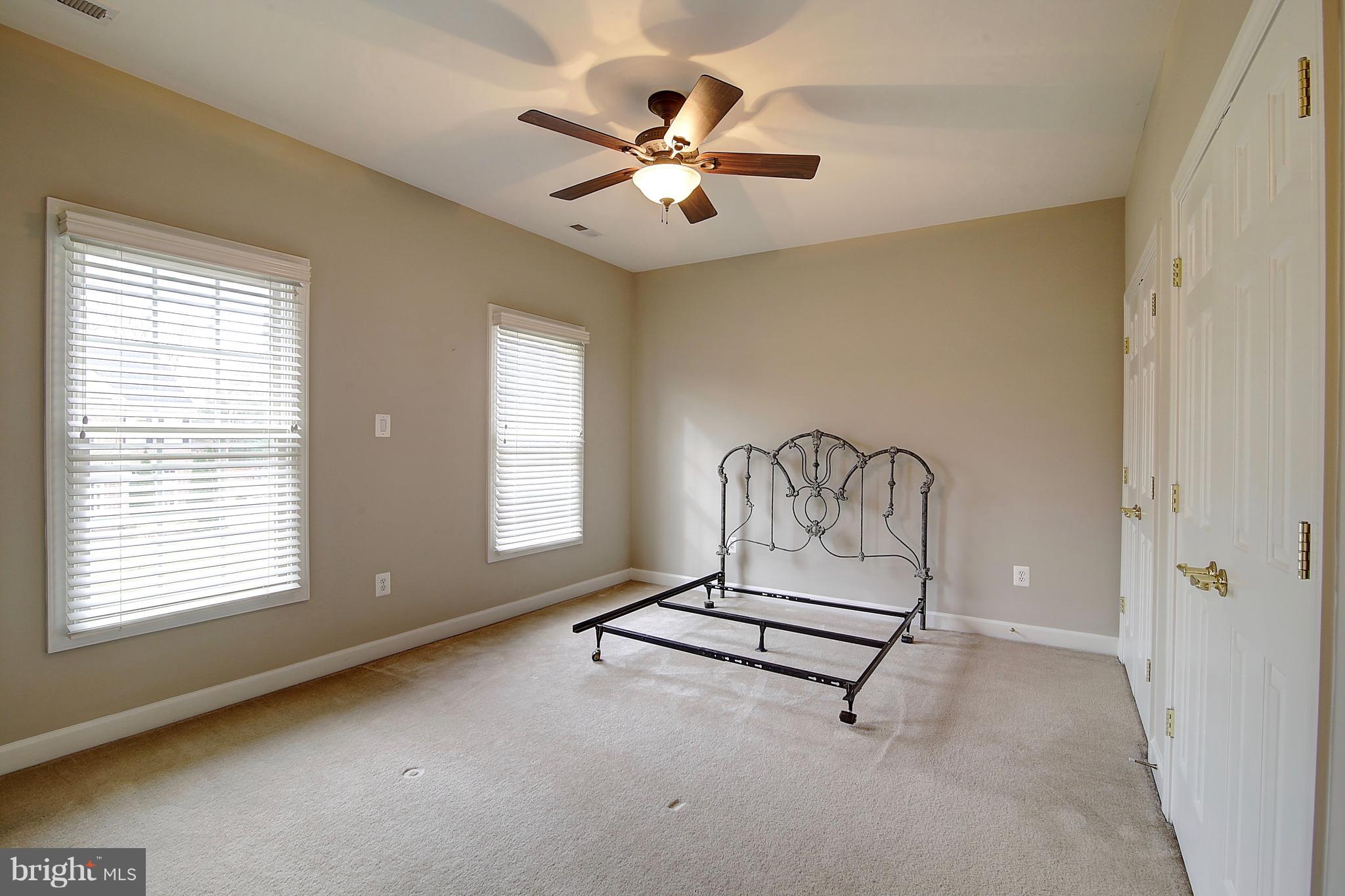 WINDSOR KNOLLS - Residential