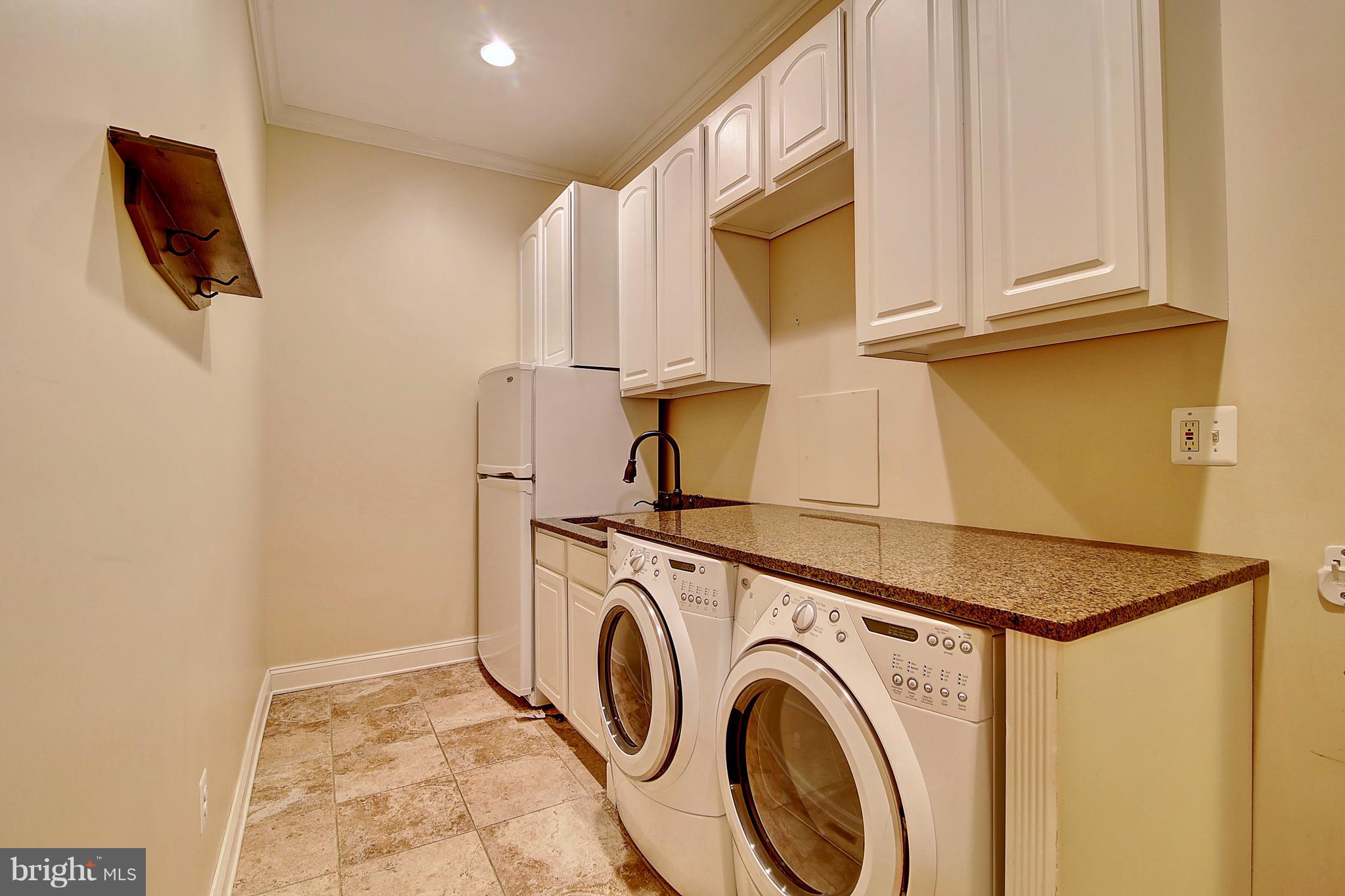 WINDSOR KNOLLS - Residential