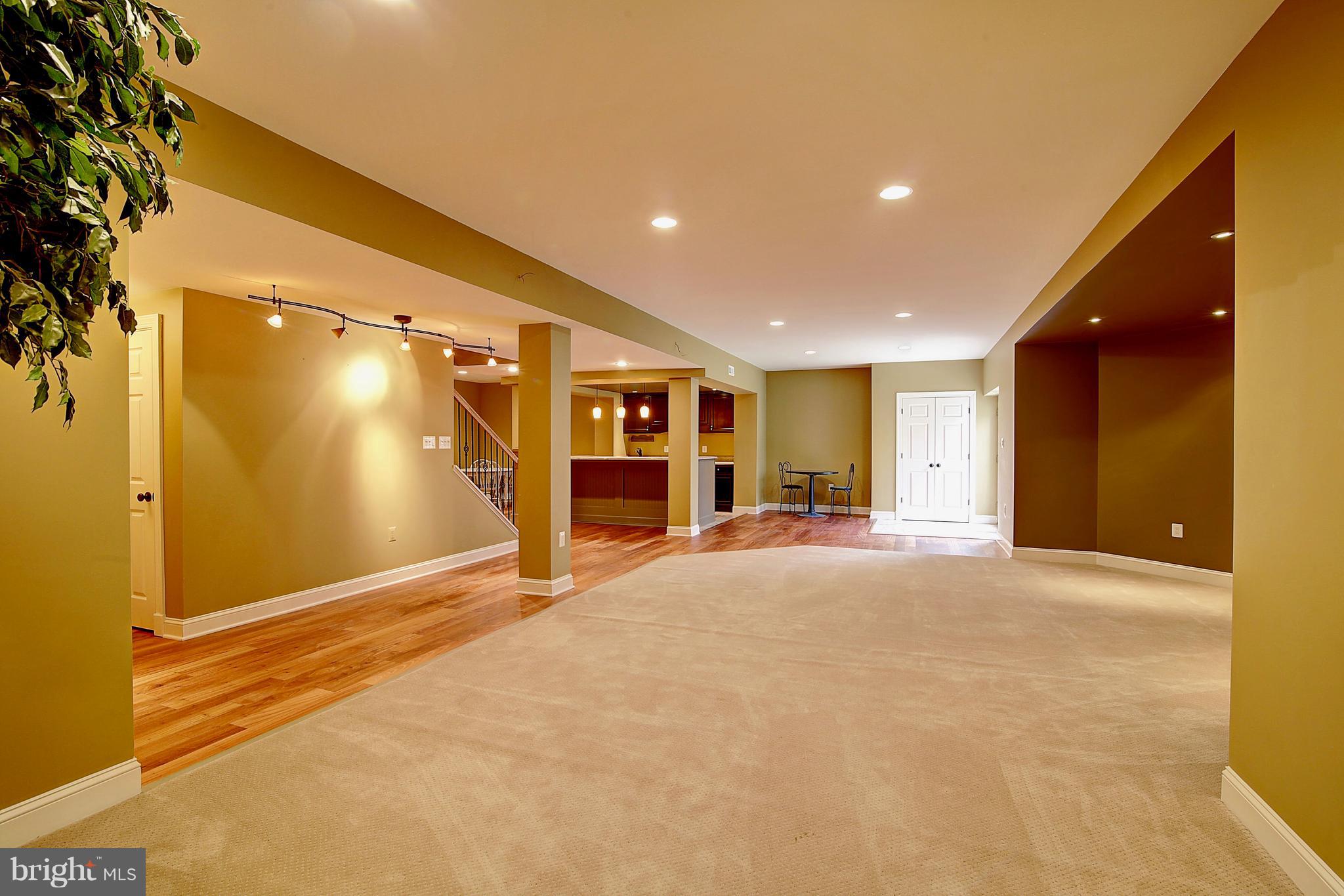 WINDSOR KNOLLS - Residential