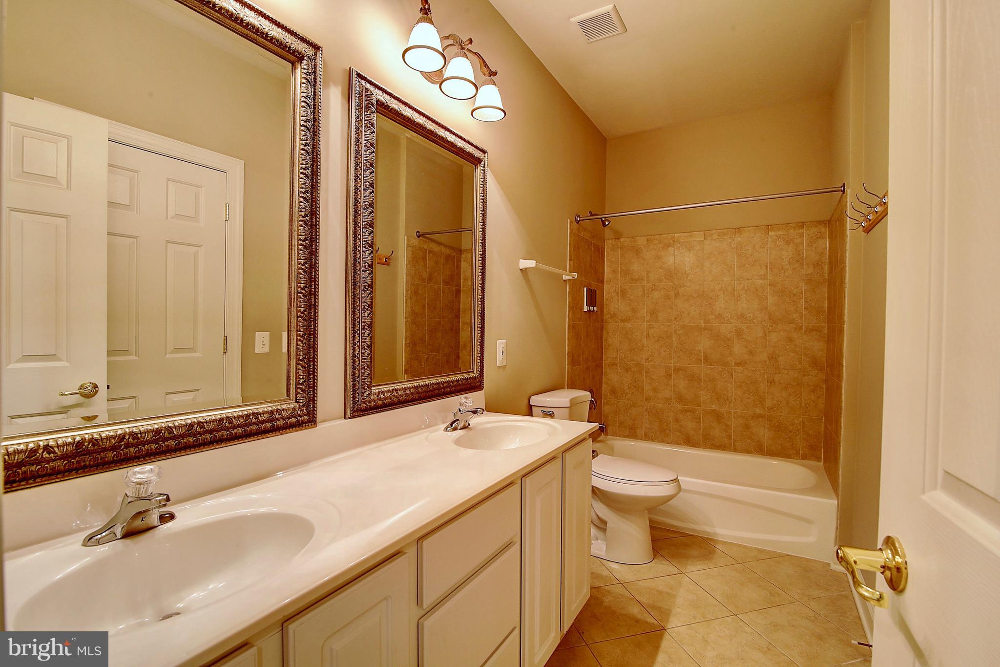 WINDSOR KNOLLS - Residential