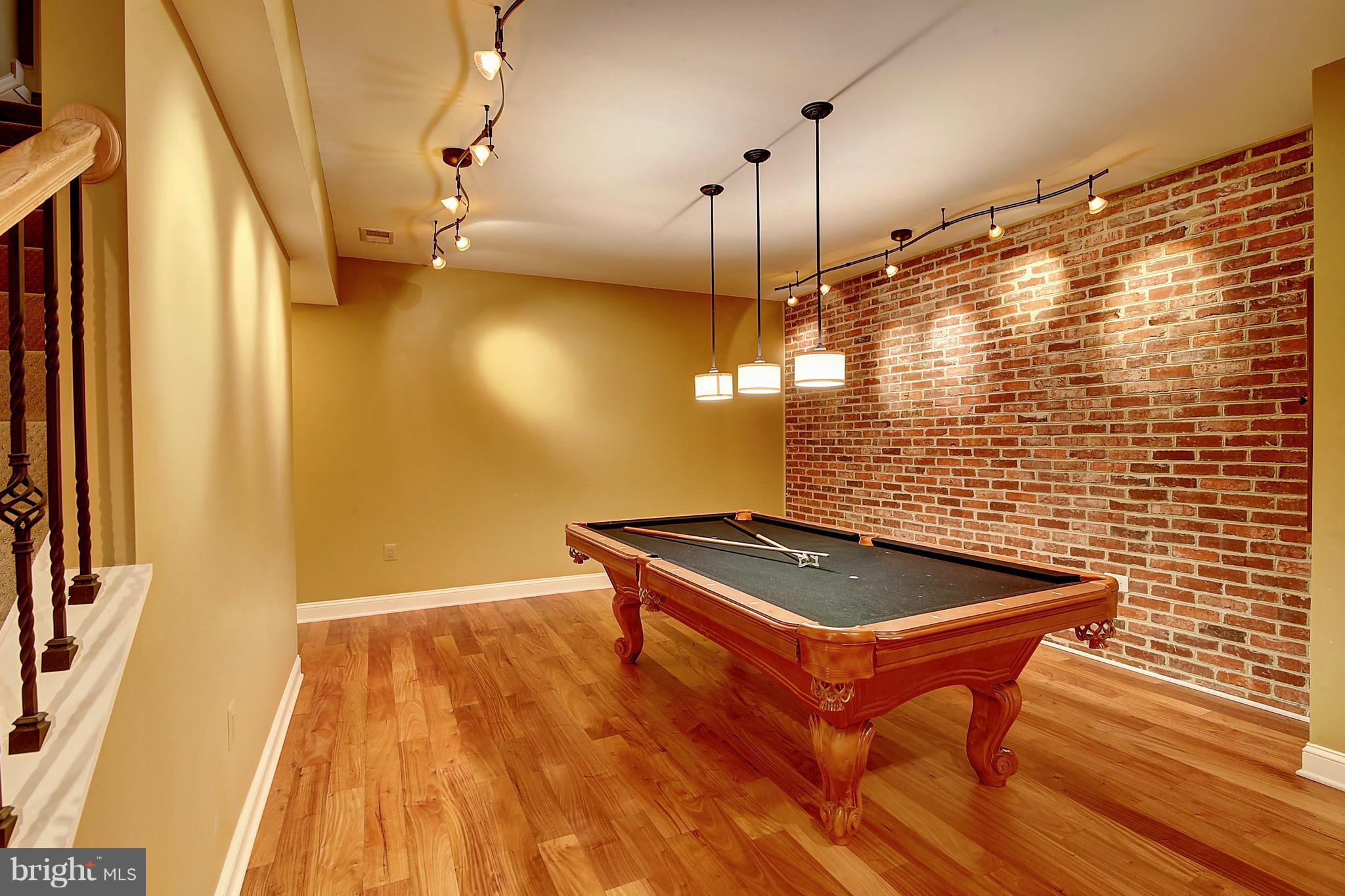 WINDSOR KNOLLS - Residential