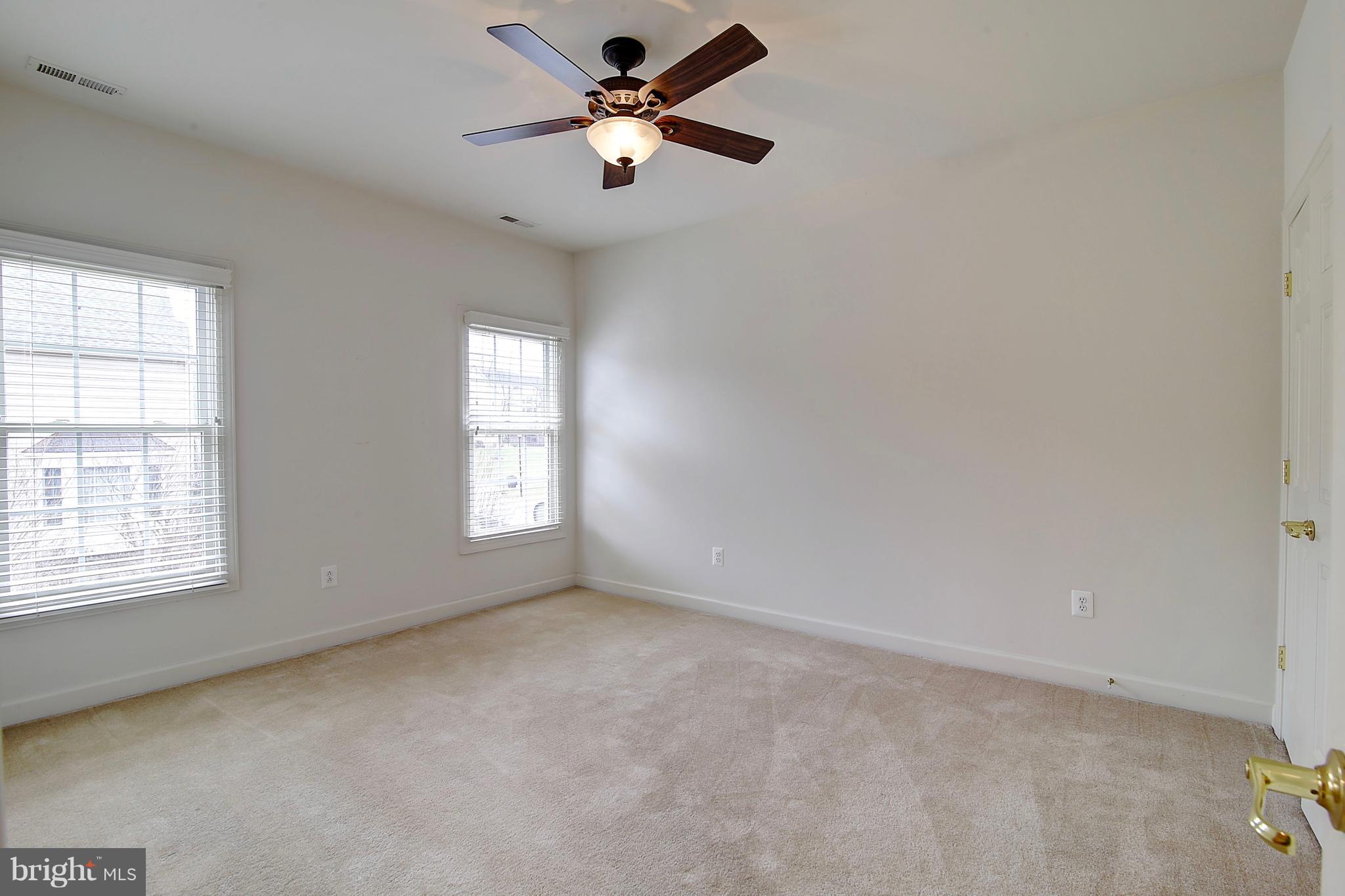 WINDSOR KNOLLS - Residential