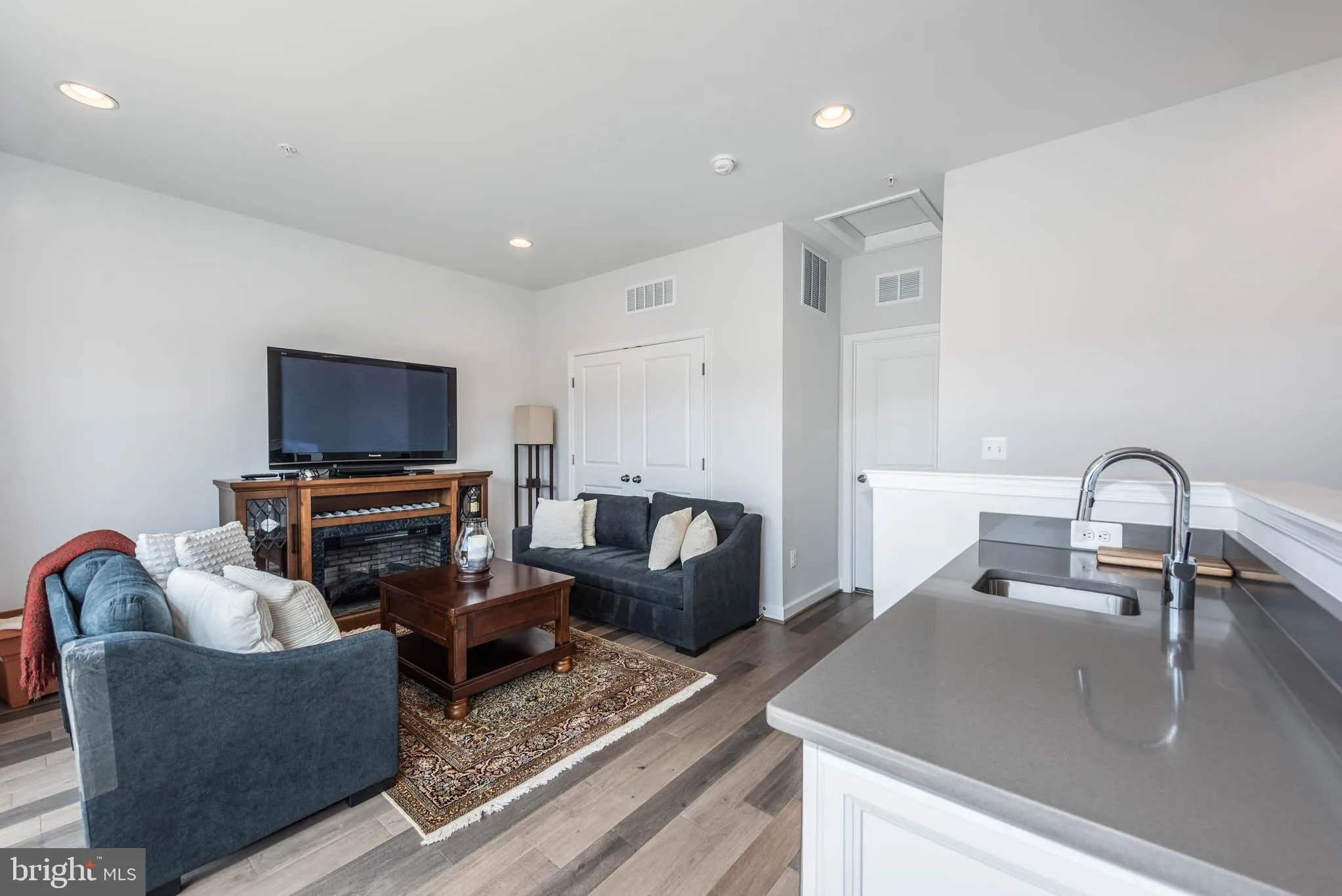 Oxon Hill, Maryland 20745, United States, 4 Bedrooms Bedrooms, ,5 BathroomsBathrooms,Residential,Active,150165