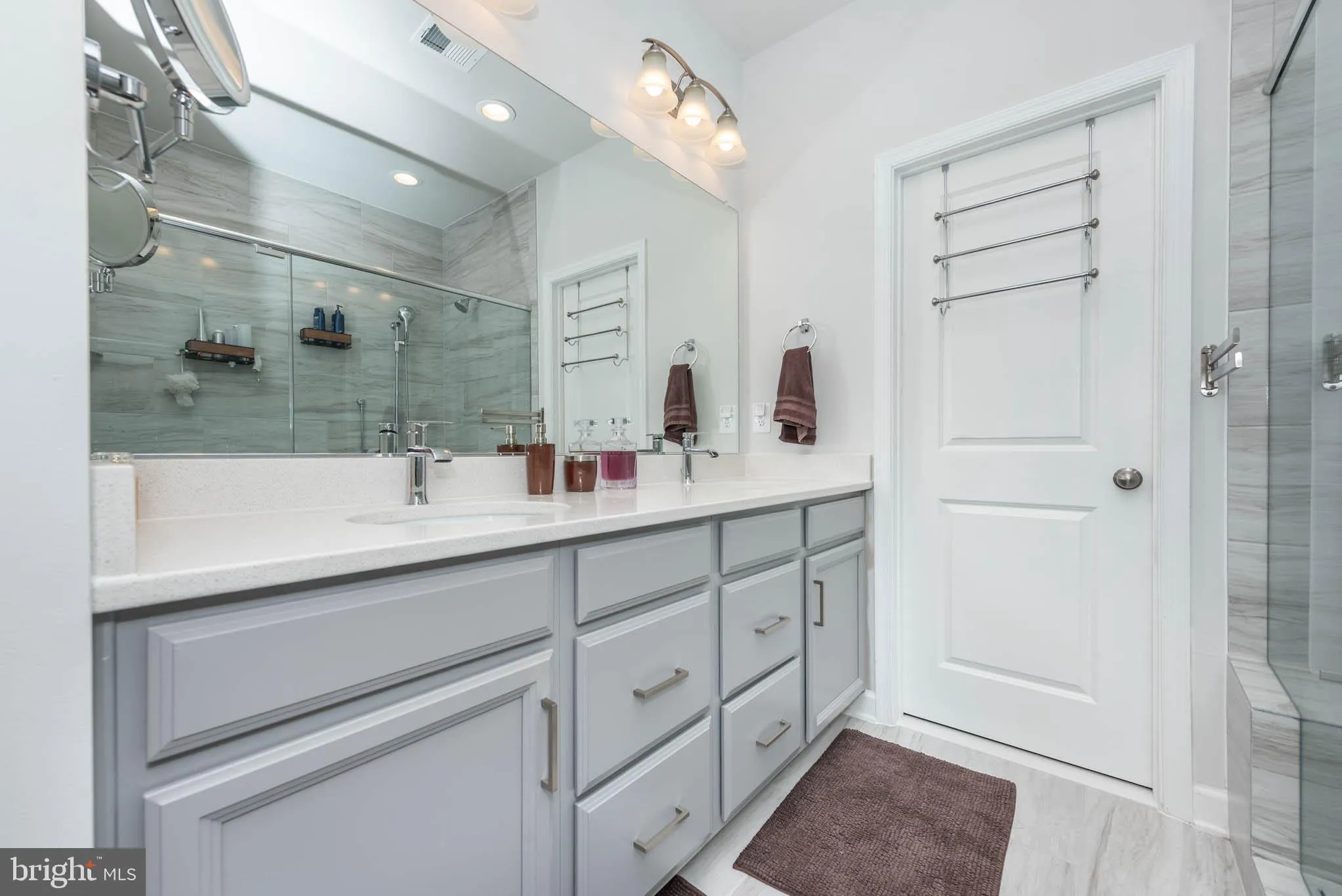 Oxon Hill, Maryland 20745, United States, 4 Bedrooms Bedrooms, ,5 BathroomsBathrooms,Residential,Active,150165
