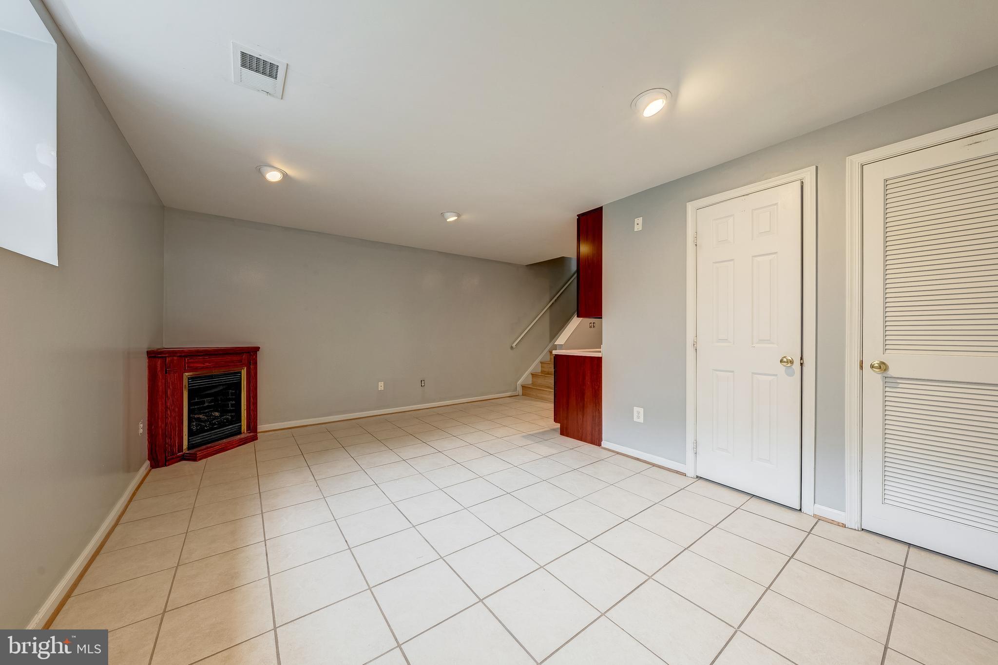 RESTON - Residential Lease