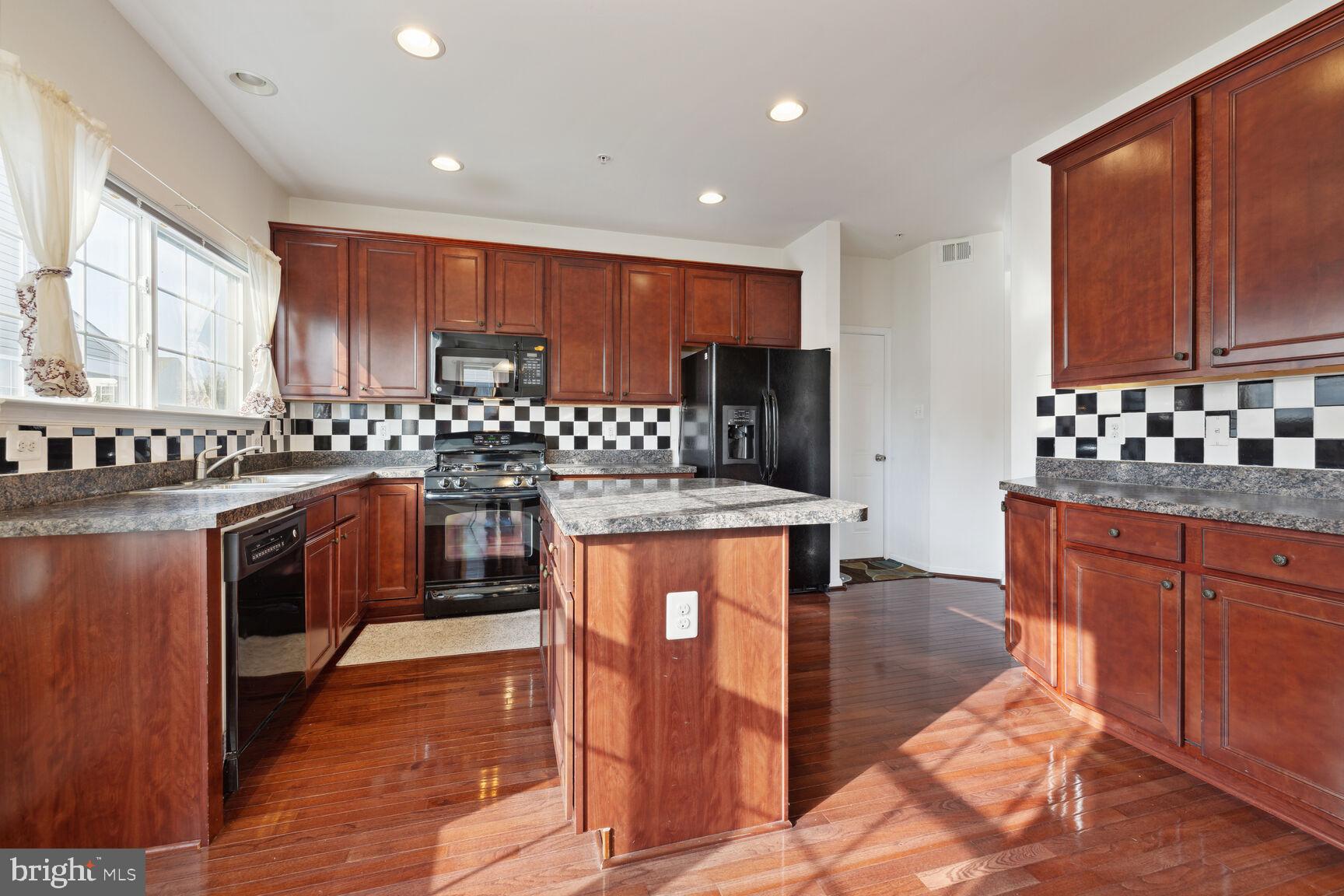 SUN MEADOW - Residential