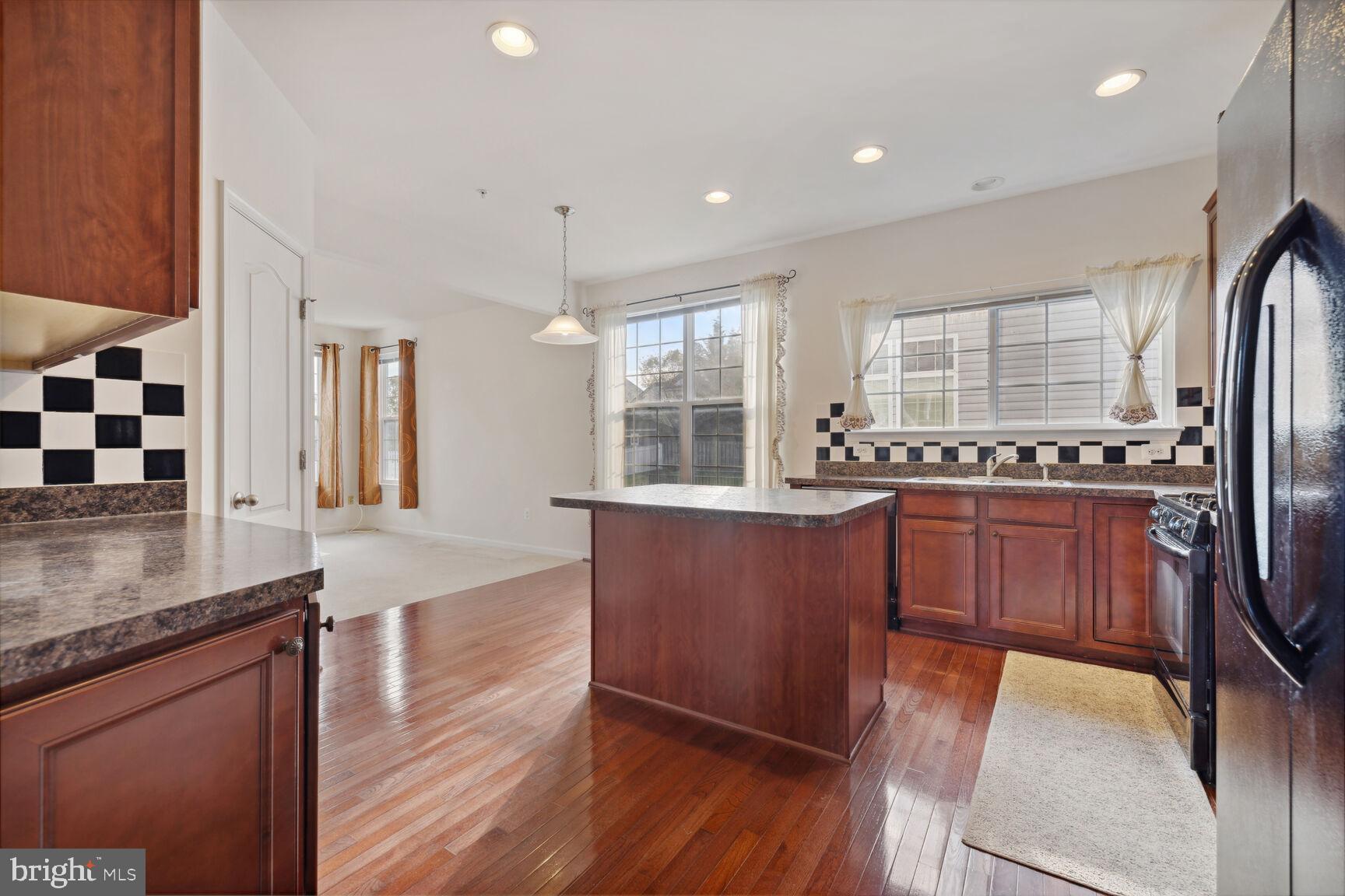 SUN MEADOW - Residential