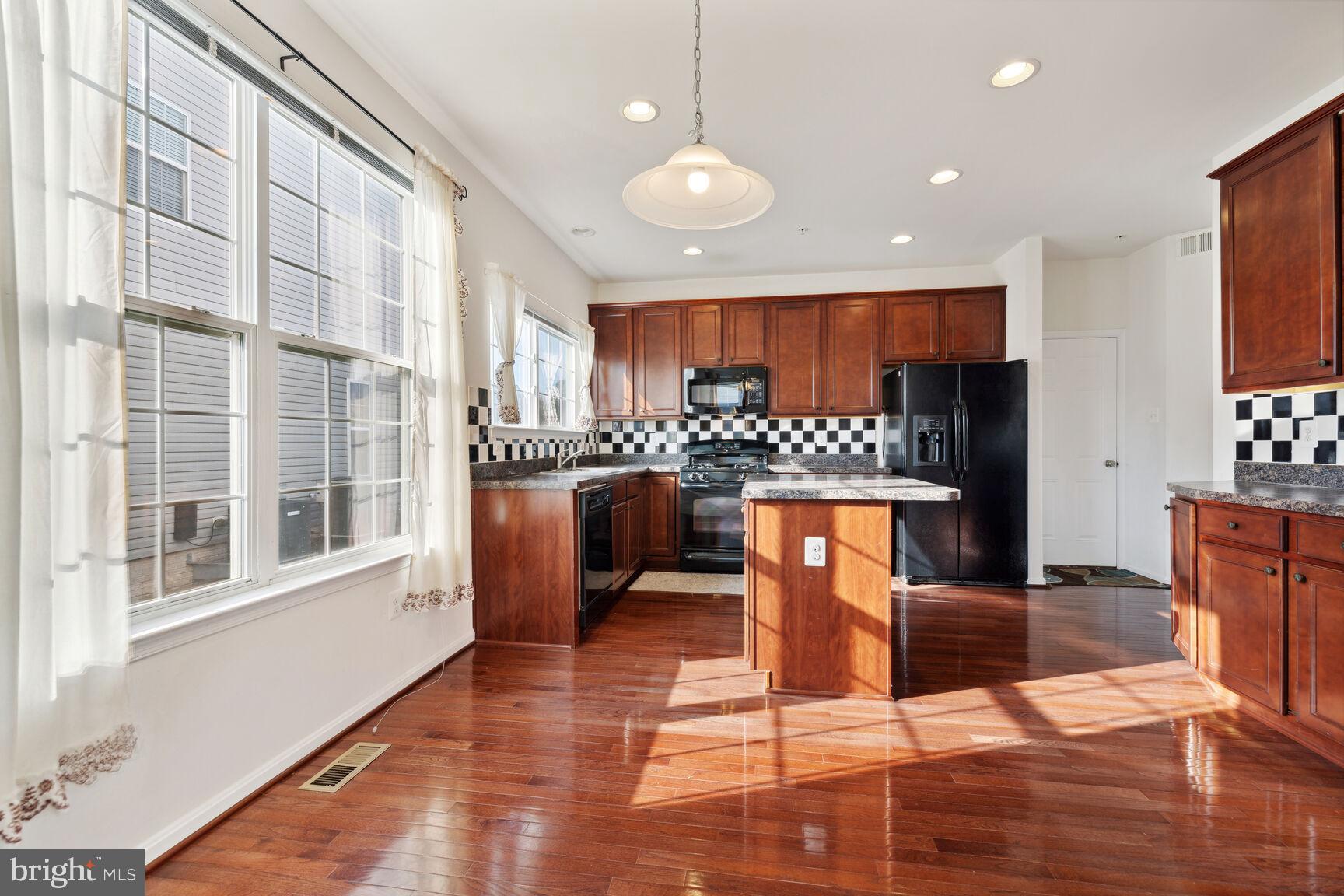 SUN MEADOW - Residential