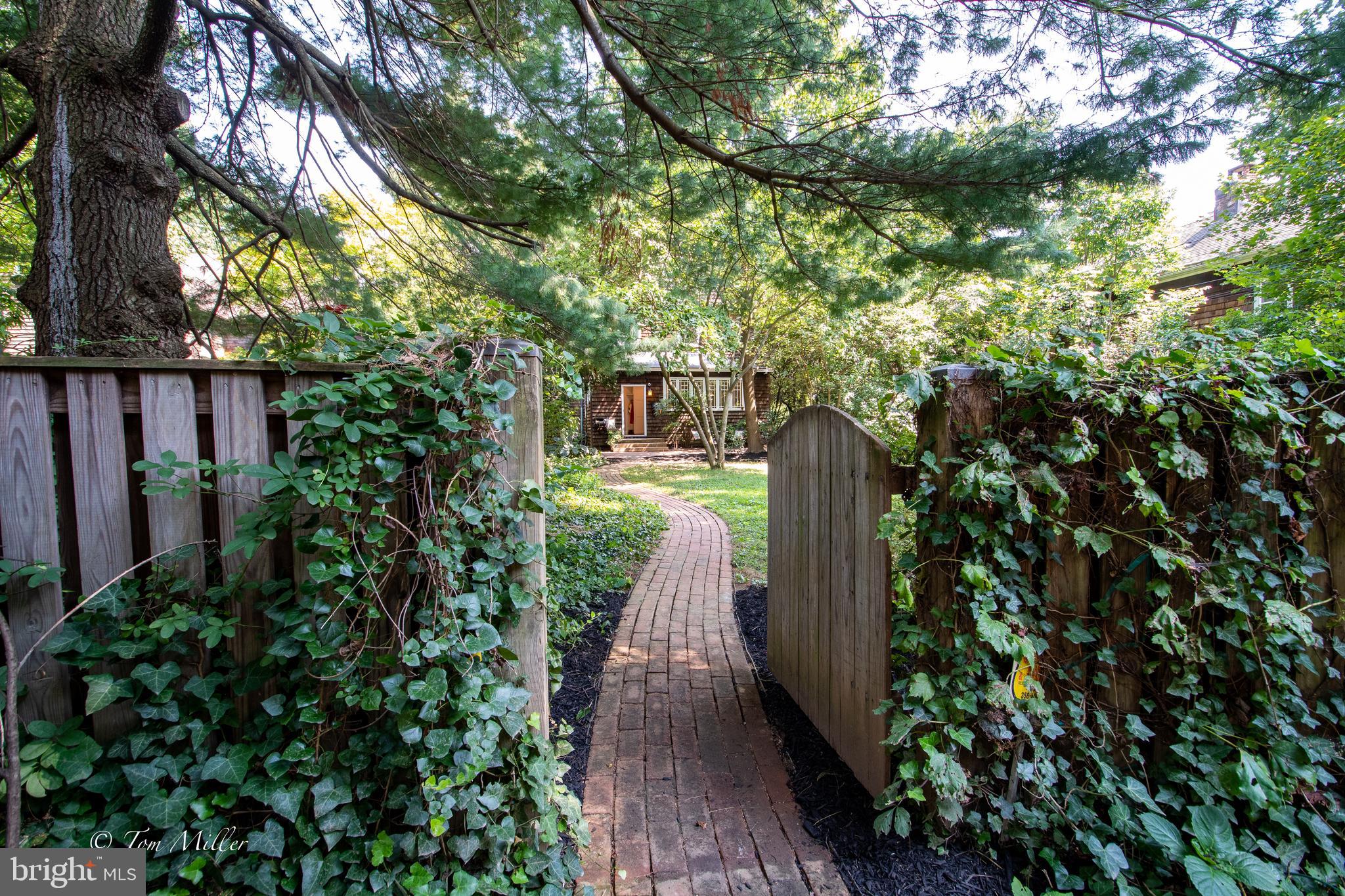 ROLAND PARK - Residential