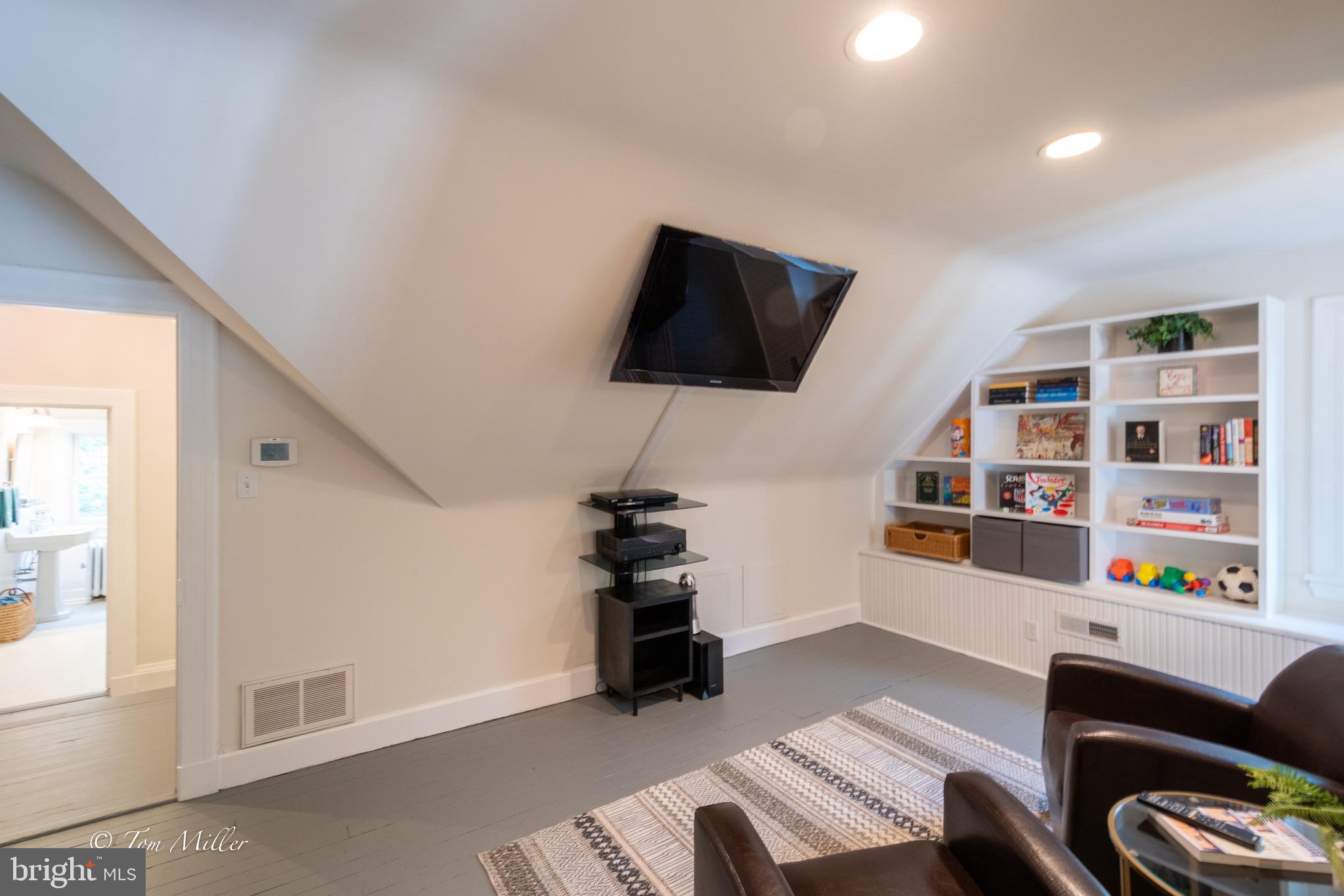 ROLAND PARK - Residential