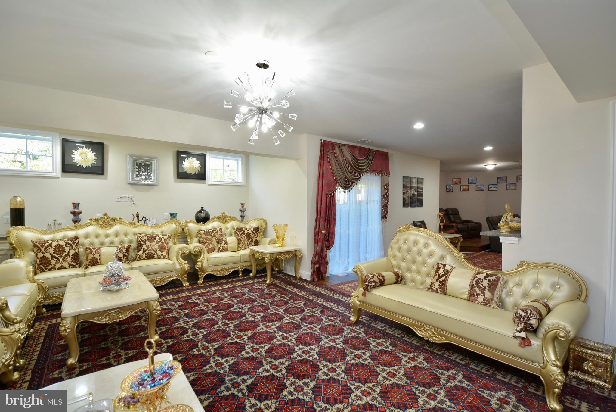 WINDSOR ESTATES - Residential