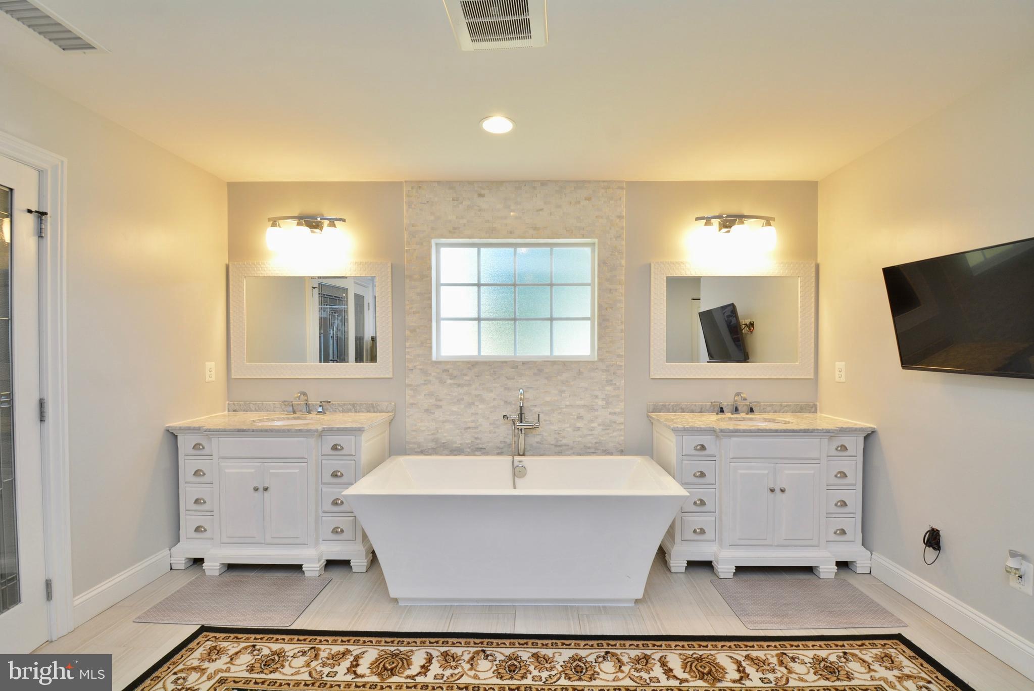 WINDSOR ESTATES - Residential