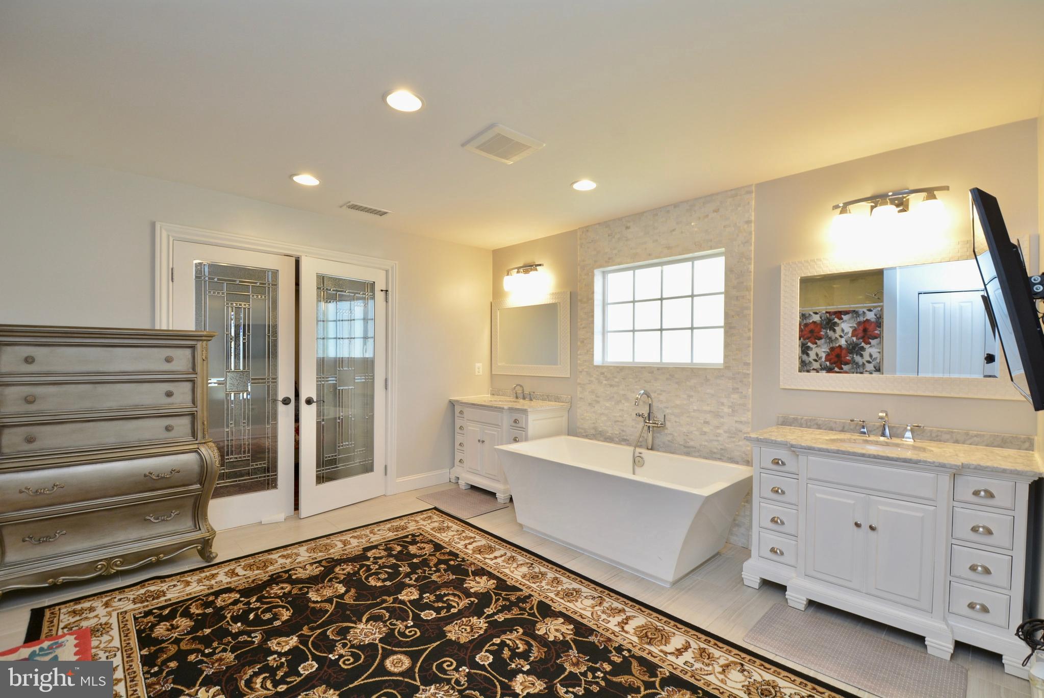 WINDSOR ESTATES - Residential