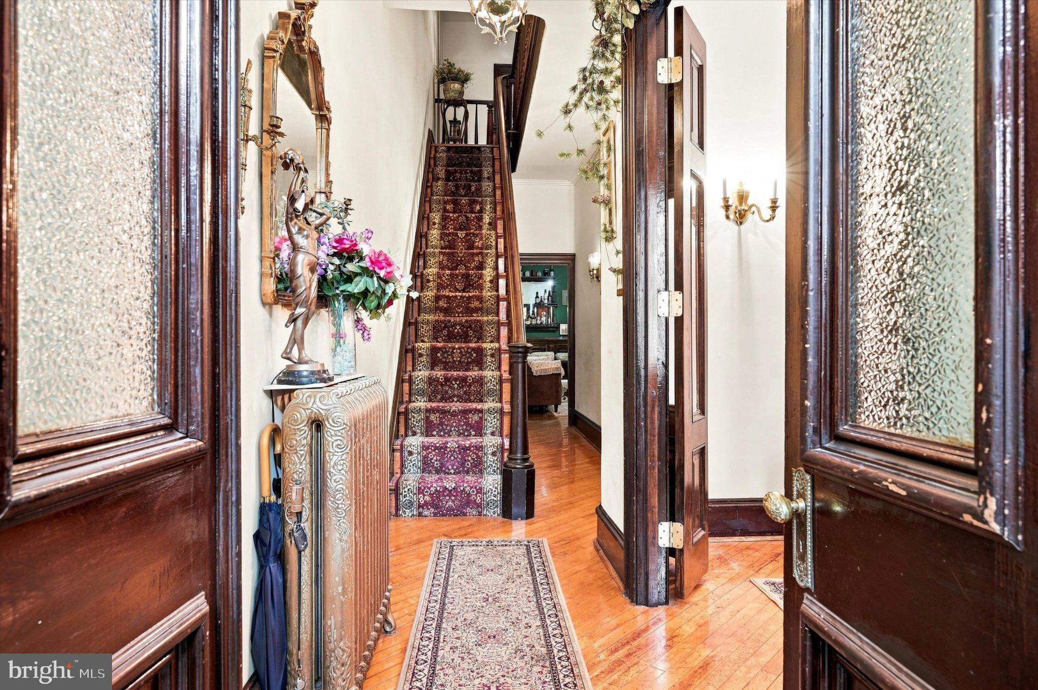 1322 E MONTGOMERY