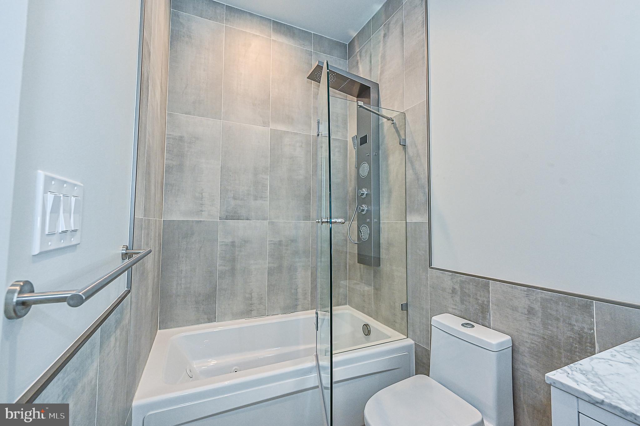 COURTHOUSE SQUARE - Residential