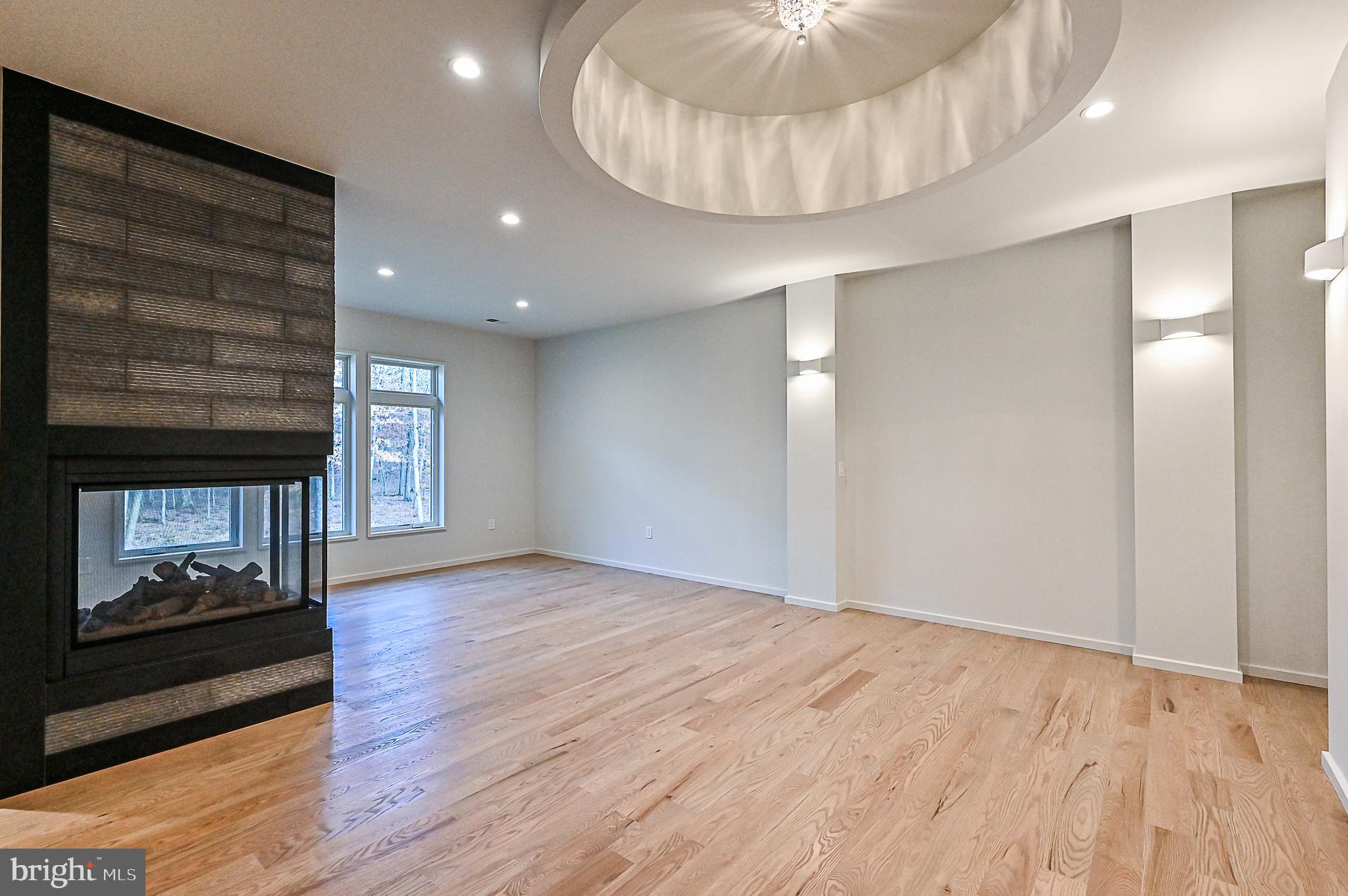 COURTHOUSE SQUARE - Residential