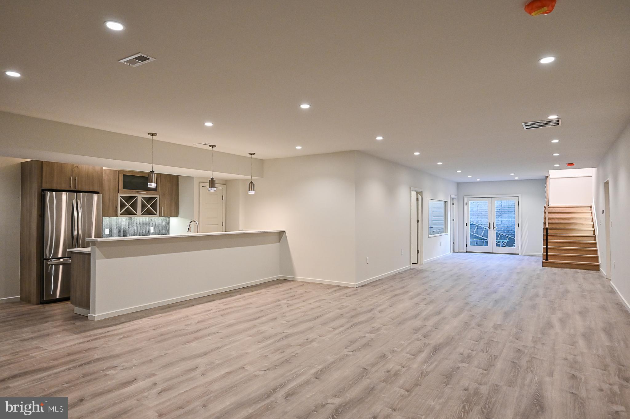 COURTHOUSE SQUARE - Residential