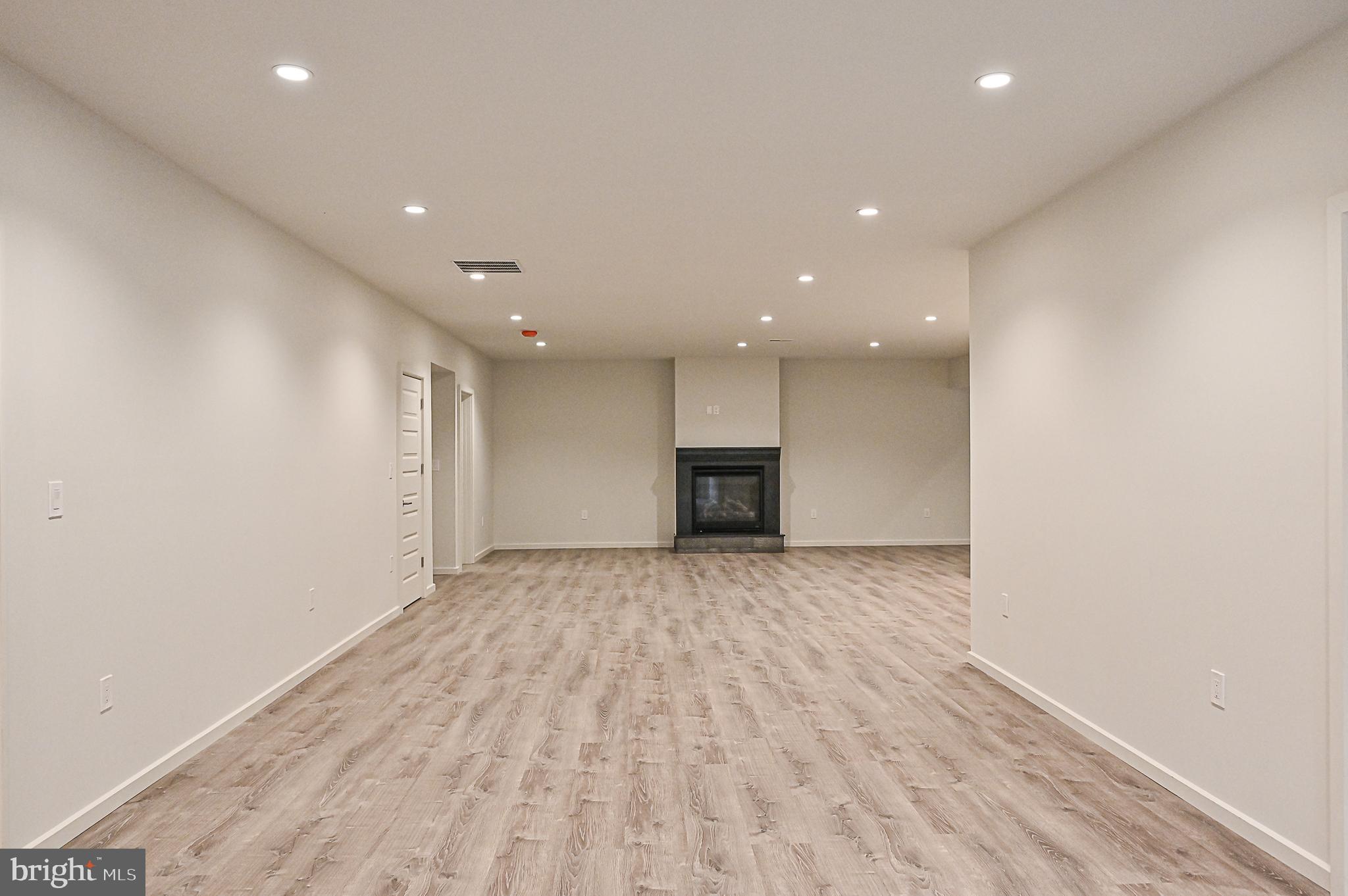 COURTHOUSE SQUARE - Residential