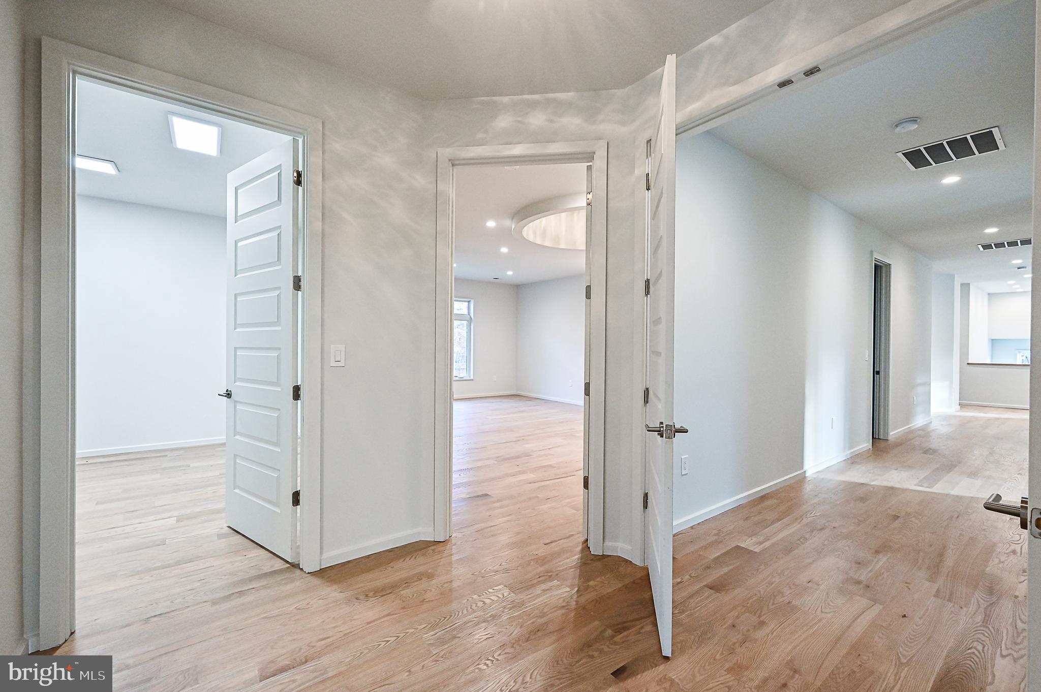 COURTHOUSE SQUARE - Residential