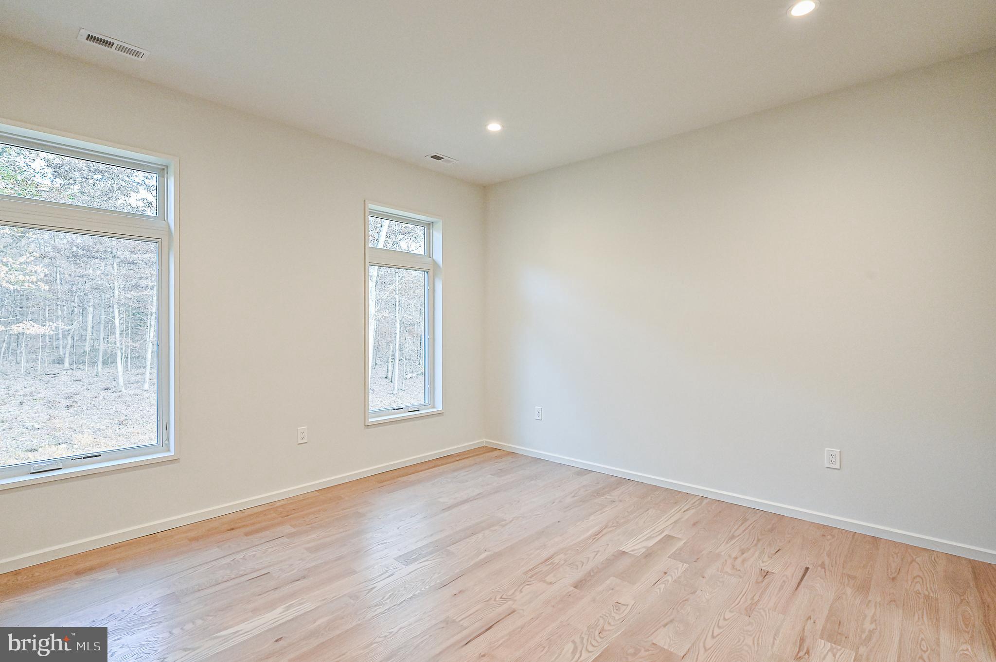 COURTHOUSE SQUARE - Residential