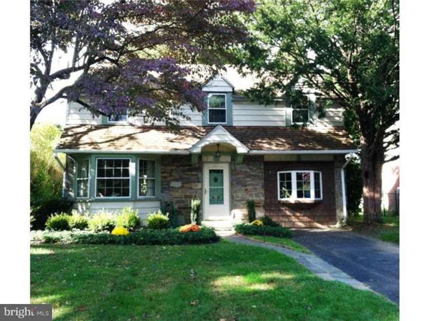 Buy location, everything else can and will change.  This home has a location that is within walking distance to:  SEPTA Rail, Chatham Park Elementary School, Grange Park, and restaurants/bakery/markets   (Edgewood Cafe as well as the Brookline business district.) Located on a quiet street, park in a private (NOT shared) driveway. The family room is on the main floor. The powder room is on the main floor (not to be confused with a 65 year-old fixture in the corner of a basement.) The fenced back yard has access from the kitchen (great for the pet that needs to go out late at night.)  All great features to be measured against the other homes- at this price. Hardwood floors are in good condition.  Bedroom sizes are impressive- the third bedroom truly can be used as a bedroom. Motivated Seller- as reflected in the price.  Come have a look- at value.