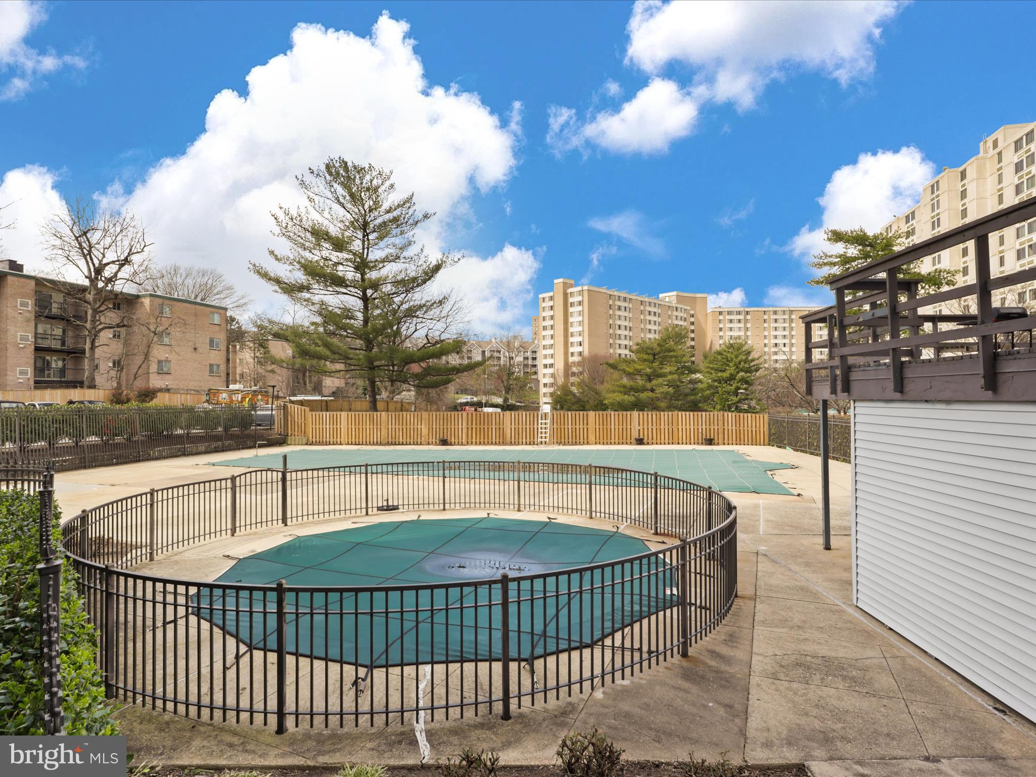 PAVILION ON THE PARK - Residential