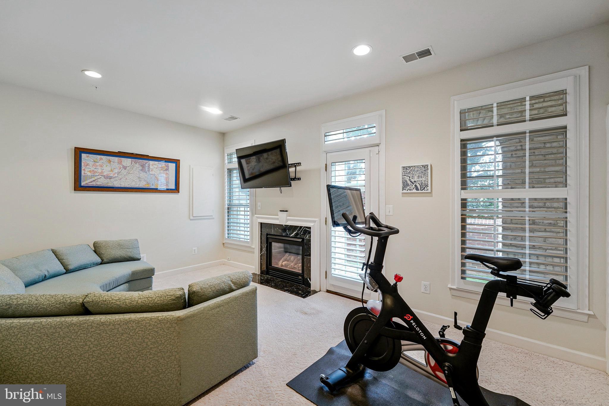 MCLEAN PLACE TOWNHOME - Residential Lease