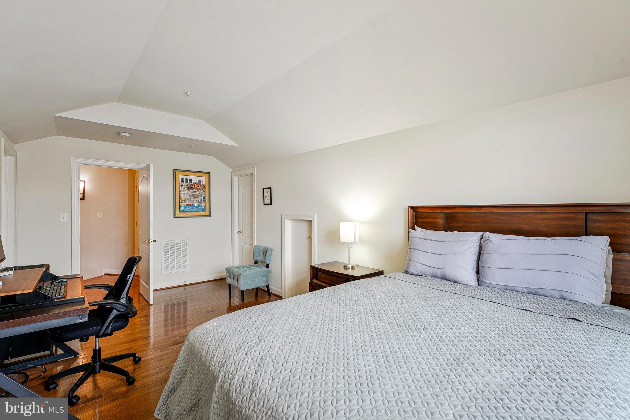 MCLEAN PLACE TOWNHOME - Residential Lease