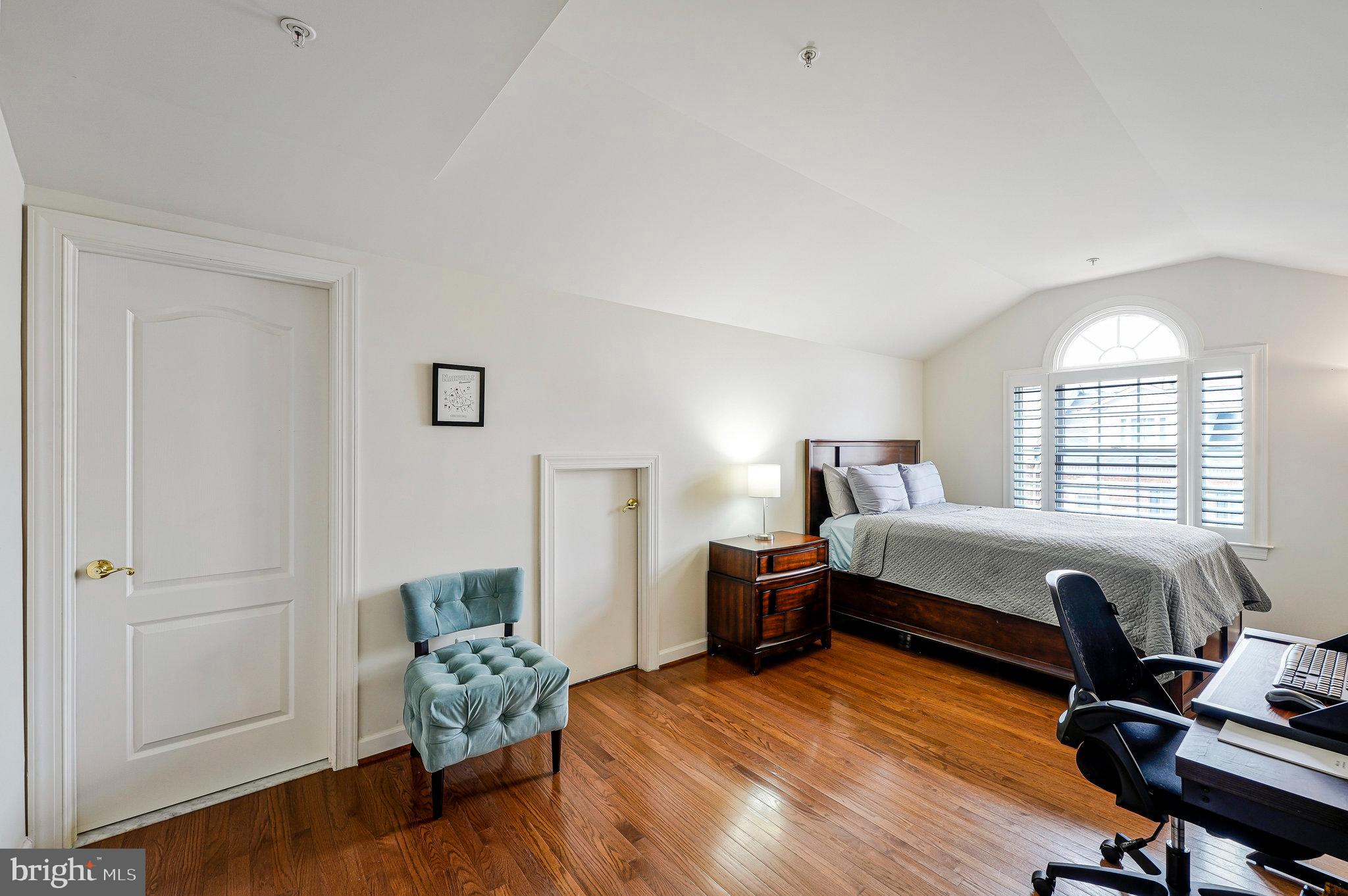 MCLEAN PLACE TOWNHOME - Residential Lease