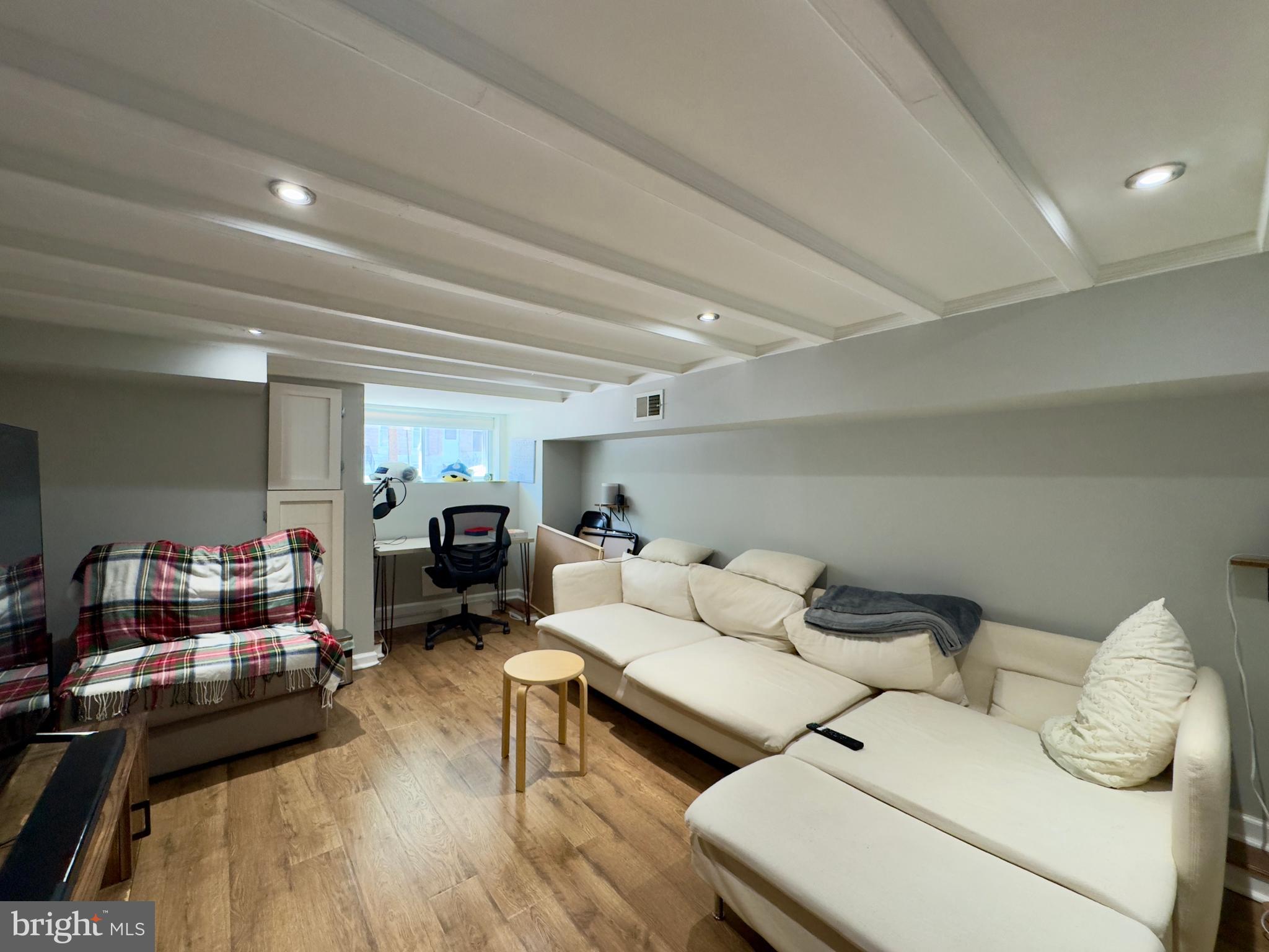 SHARP LEADENHALL - Residential Lease