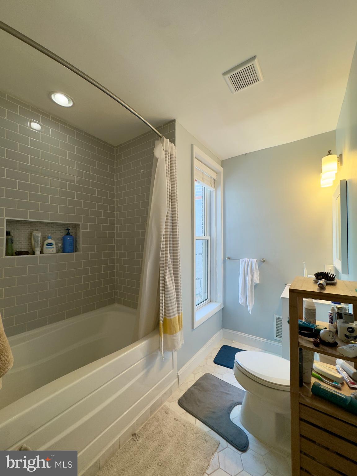 SHARP LEADENHALL - Residential Lease