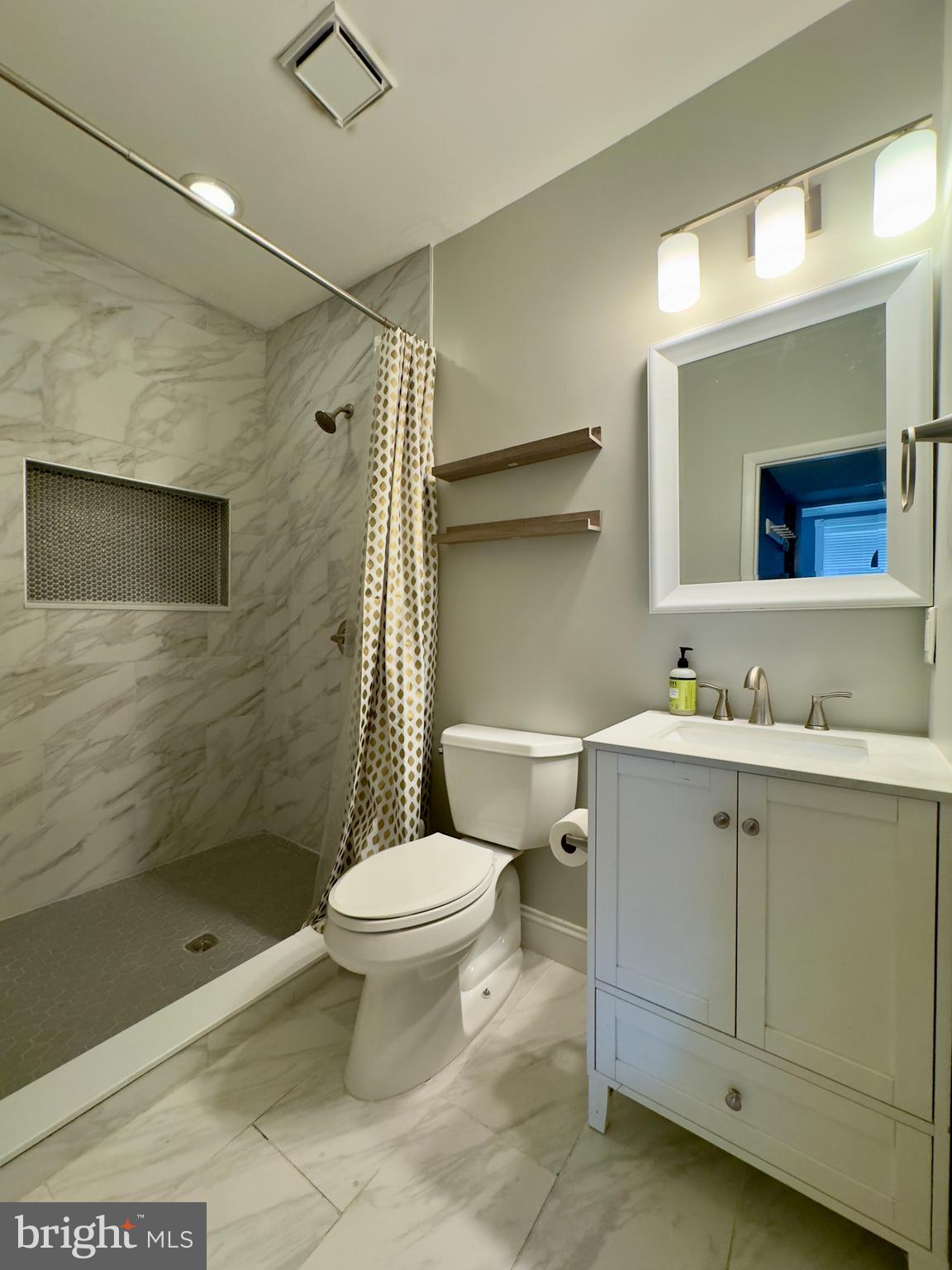 SHARP LEADENHALL - Residential Lease