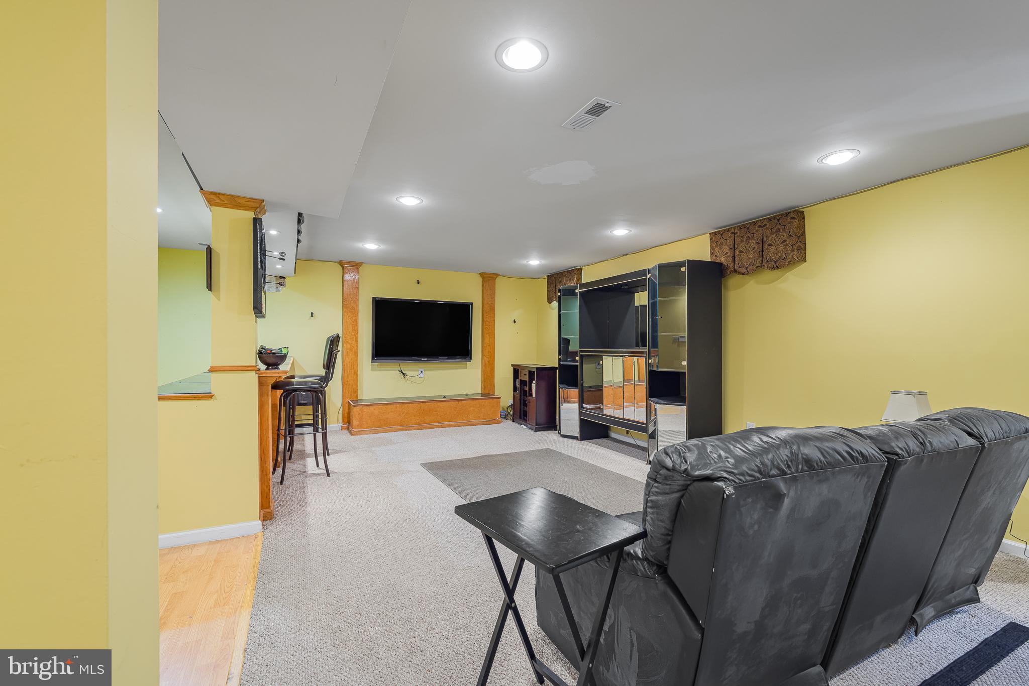 VILLAGE OF FOX MEADOW - Residential