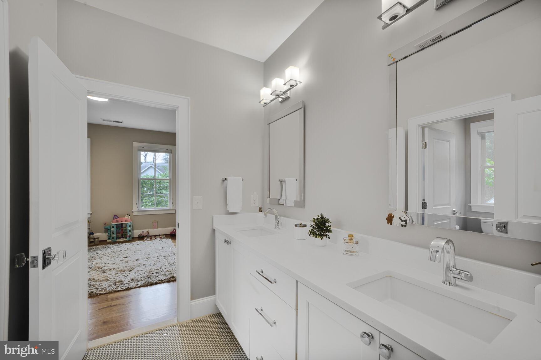 LEE HEIGHTS - Residential