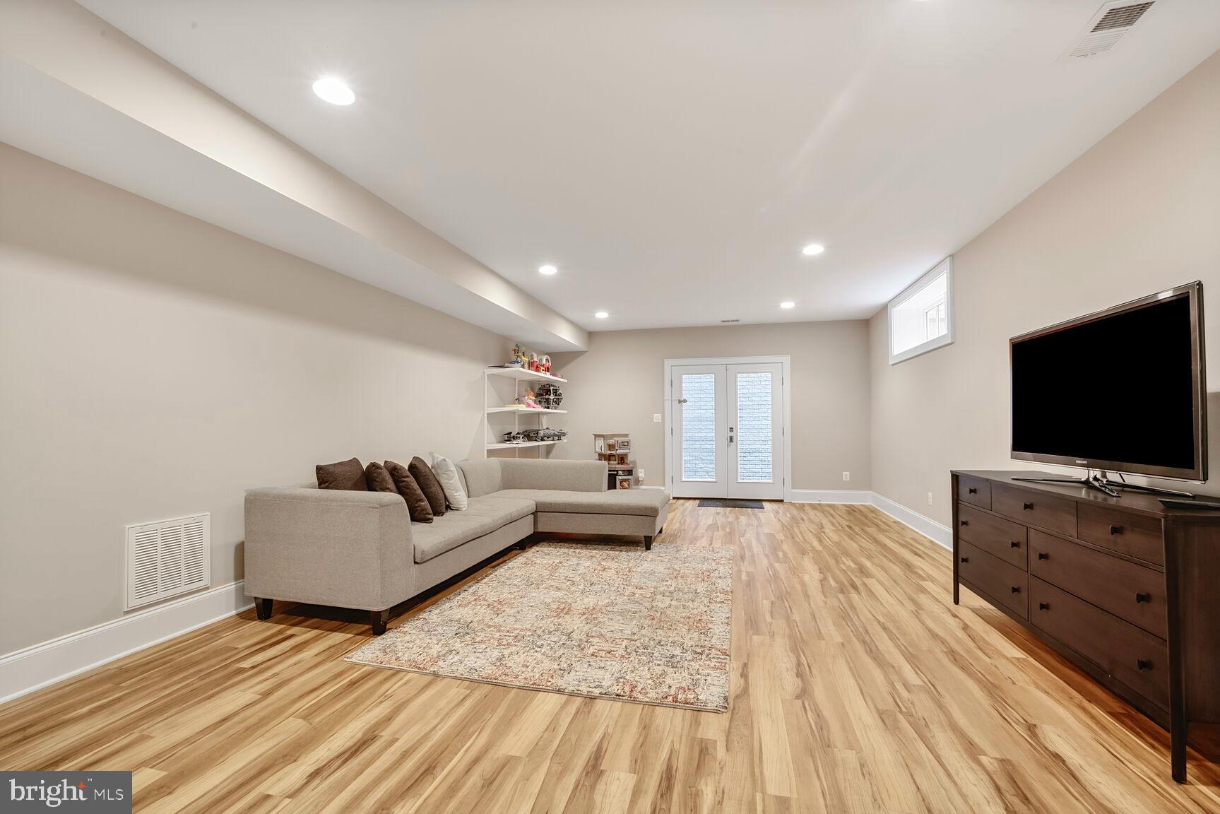 LEE HEIGHTS - Residential