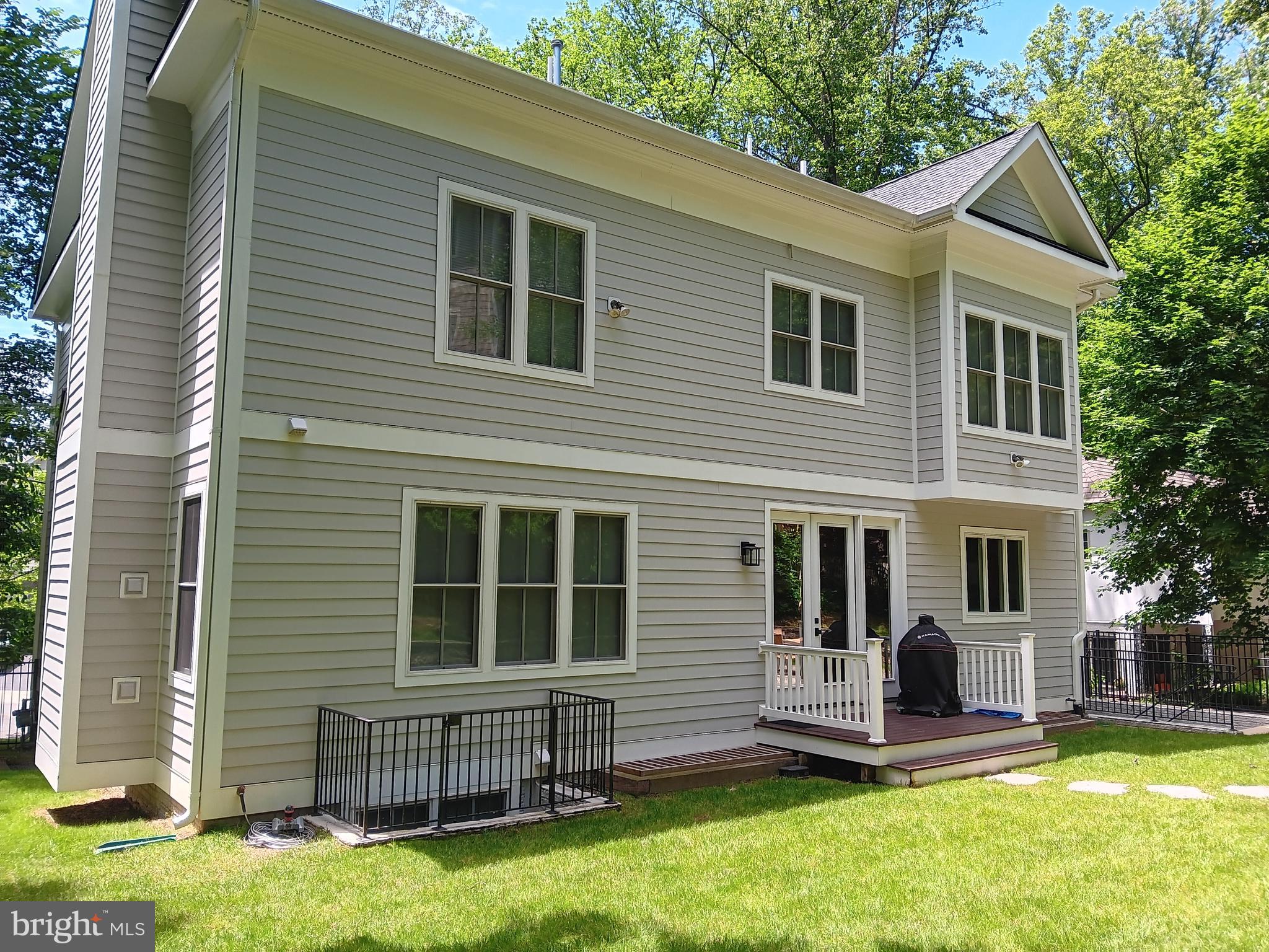 LEE HEIGHTS - Residential