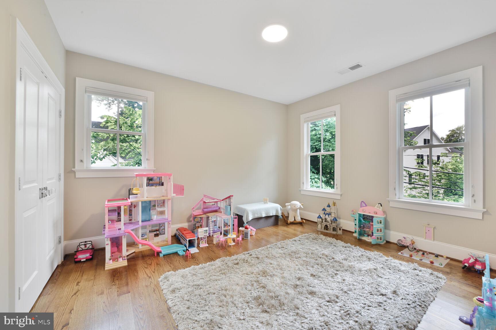 LEE HEIGHTS - Residential