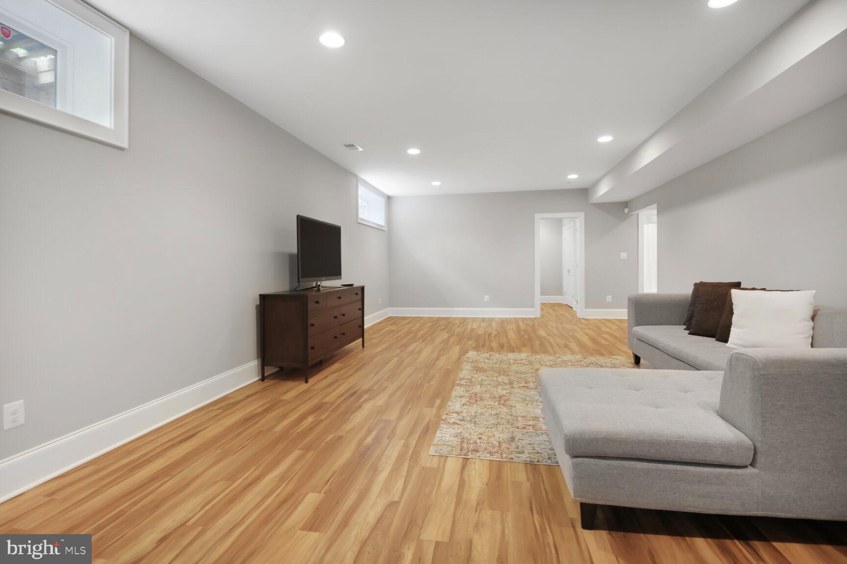 LEE HEIGHTS - Residential