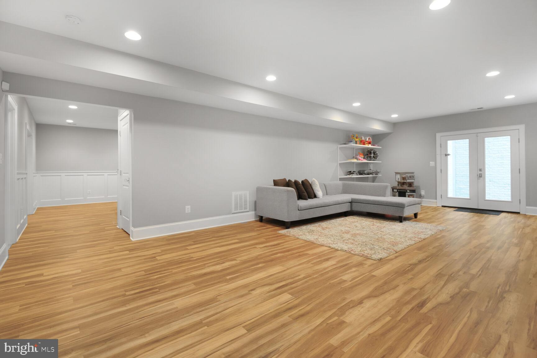 LEE HEIGHTS - Residential