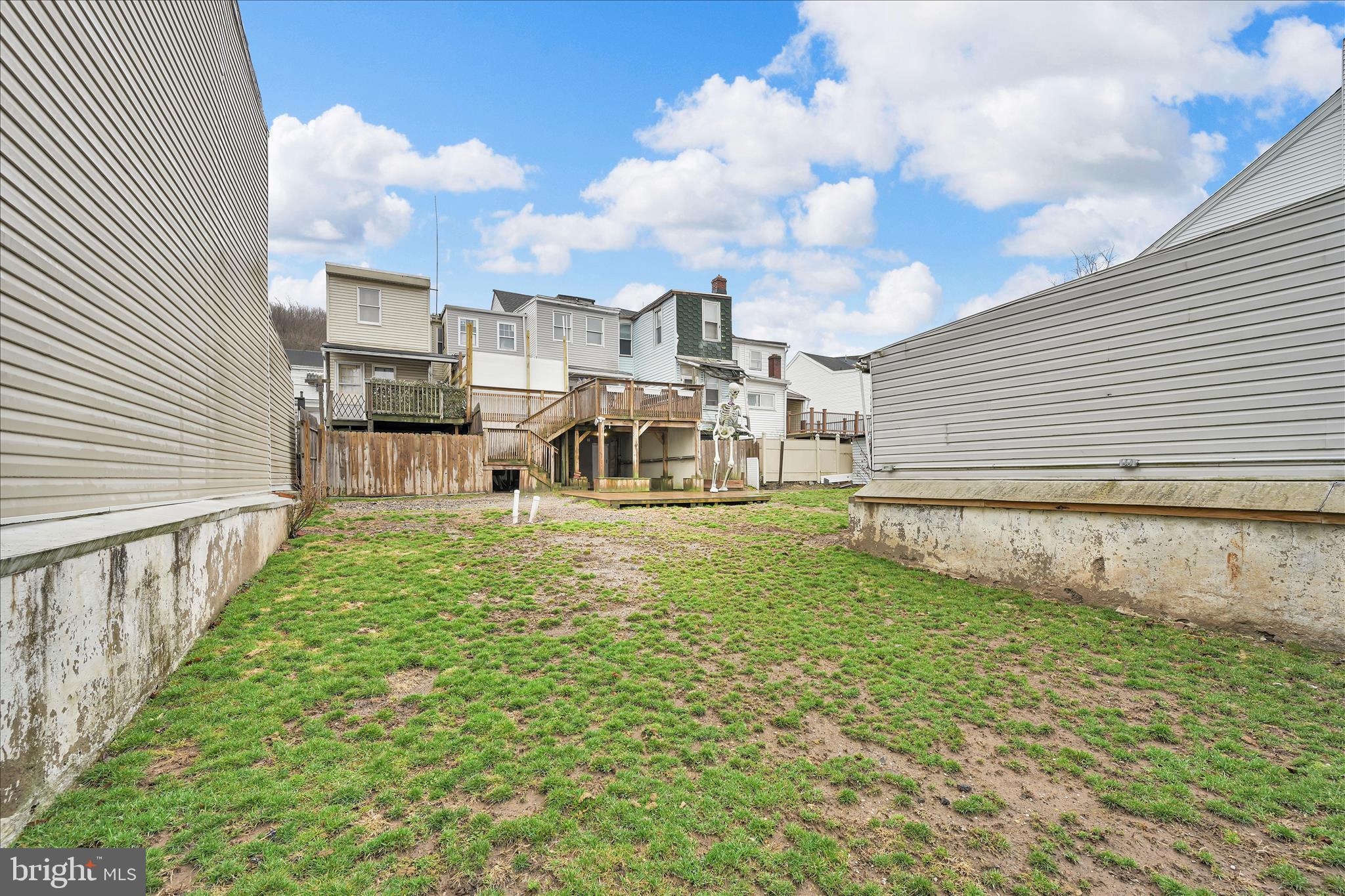 WEST END - Residential