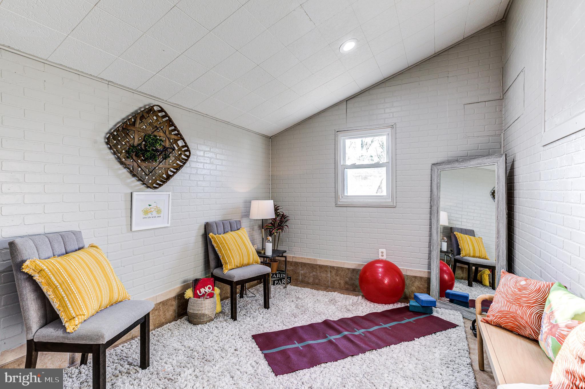 SUBURBIA - Residential