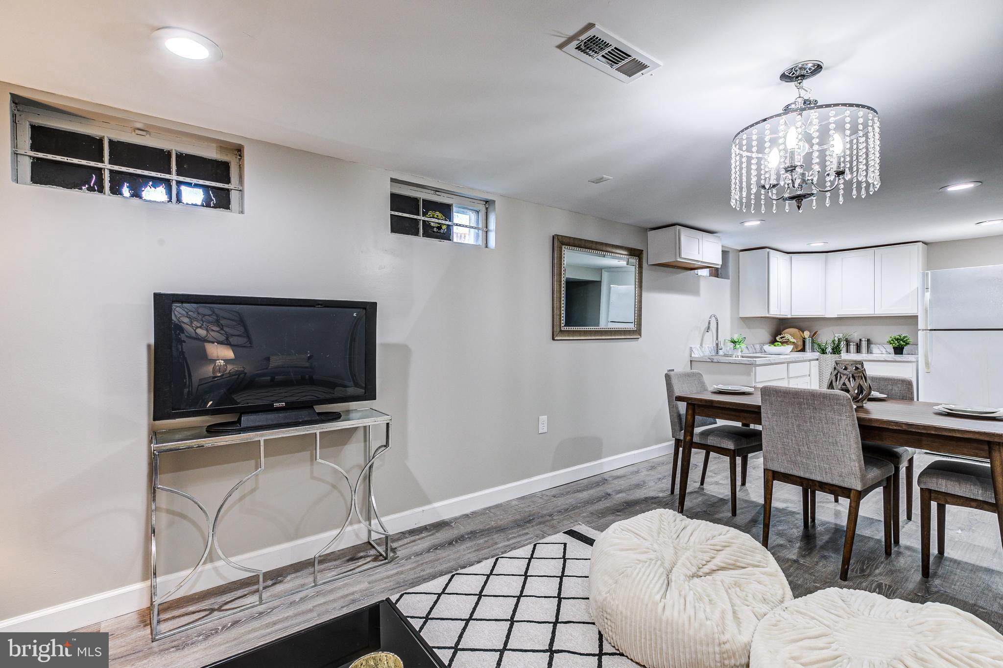 SUBURBIA - Residential