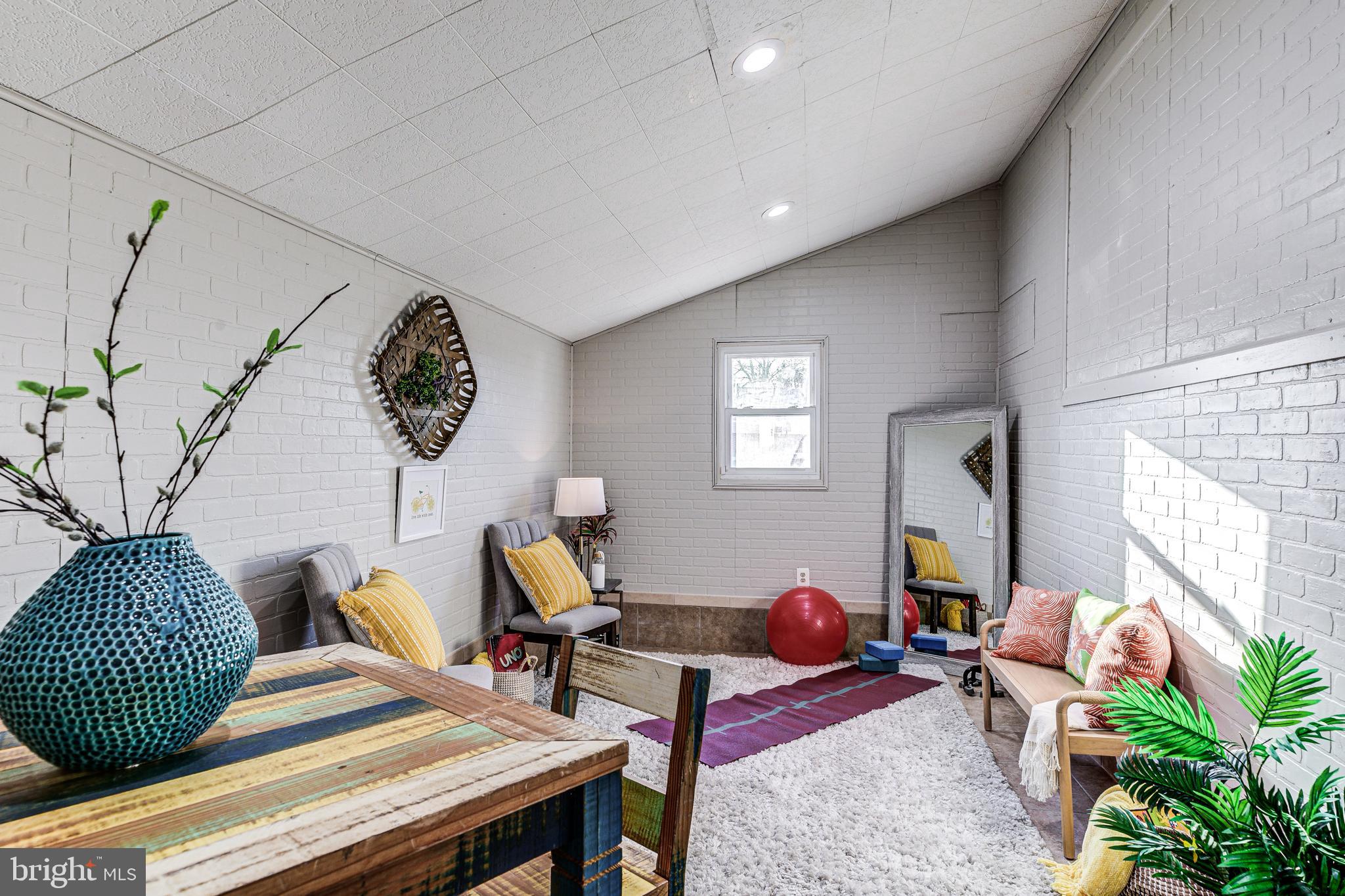 SUBURBIA - Residential